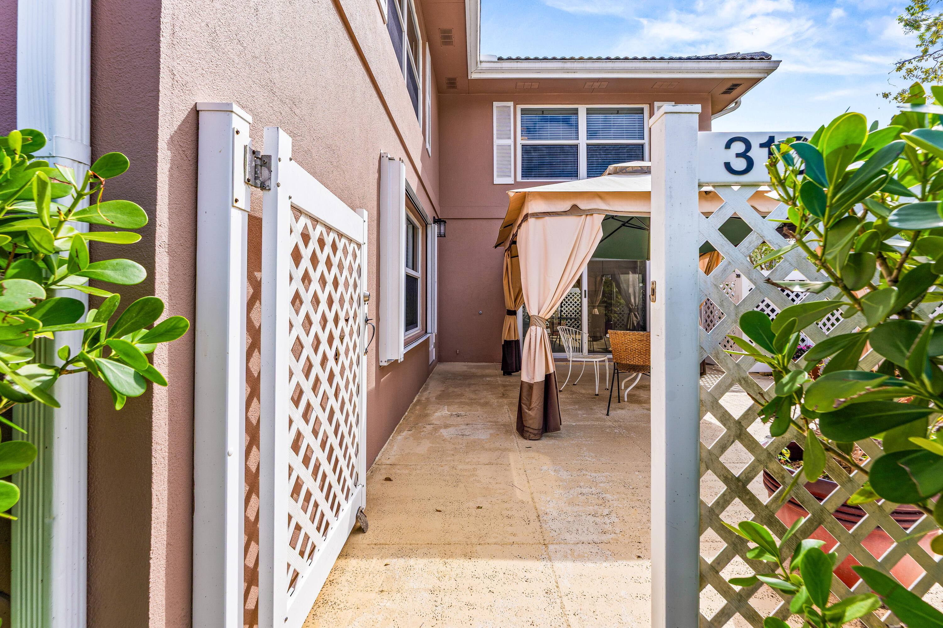 Kingston Ct, West Palm Beach, FL 33409