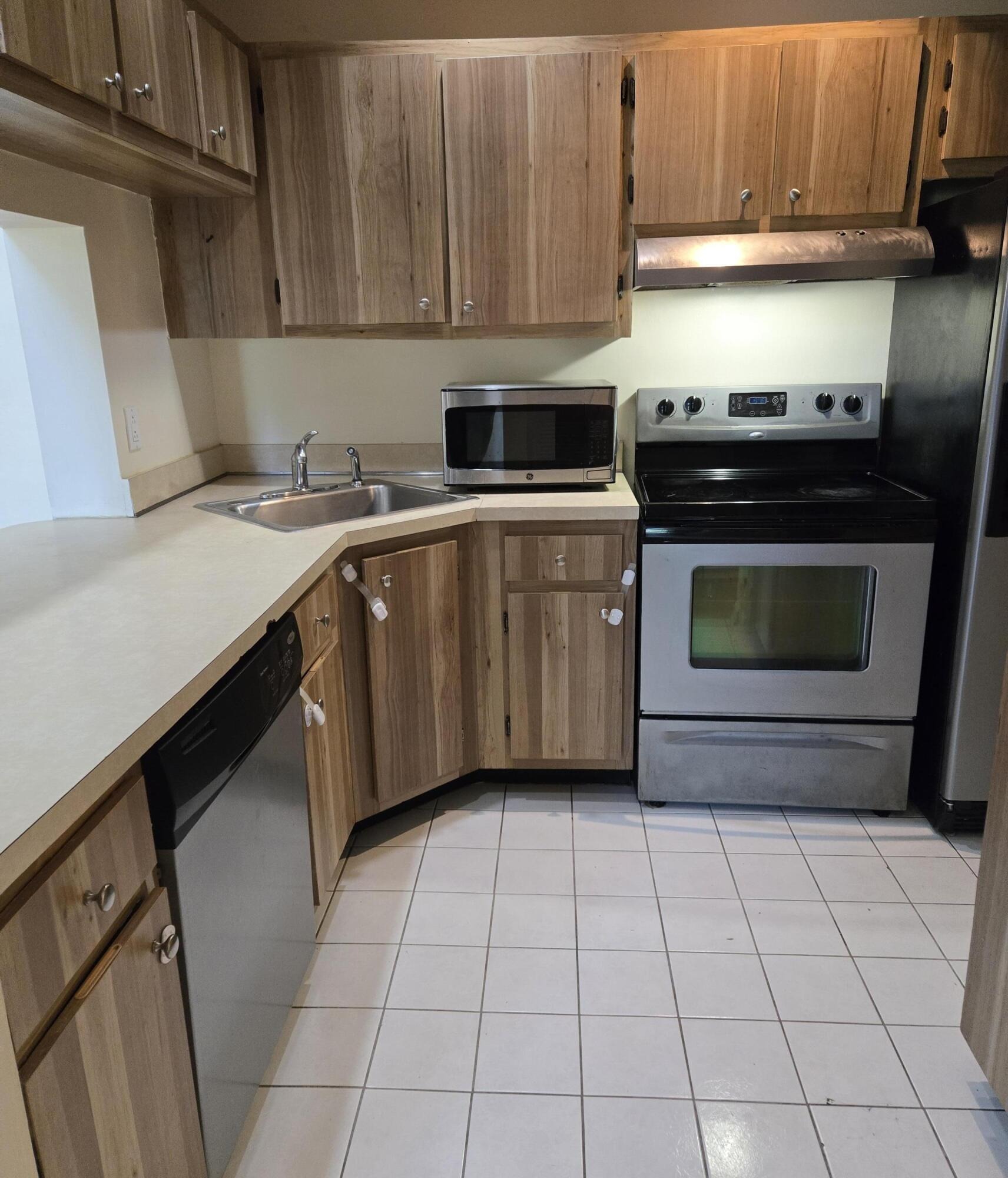 Green Pine Blvd, West Palm Beach, FL 33409