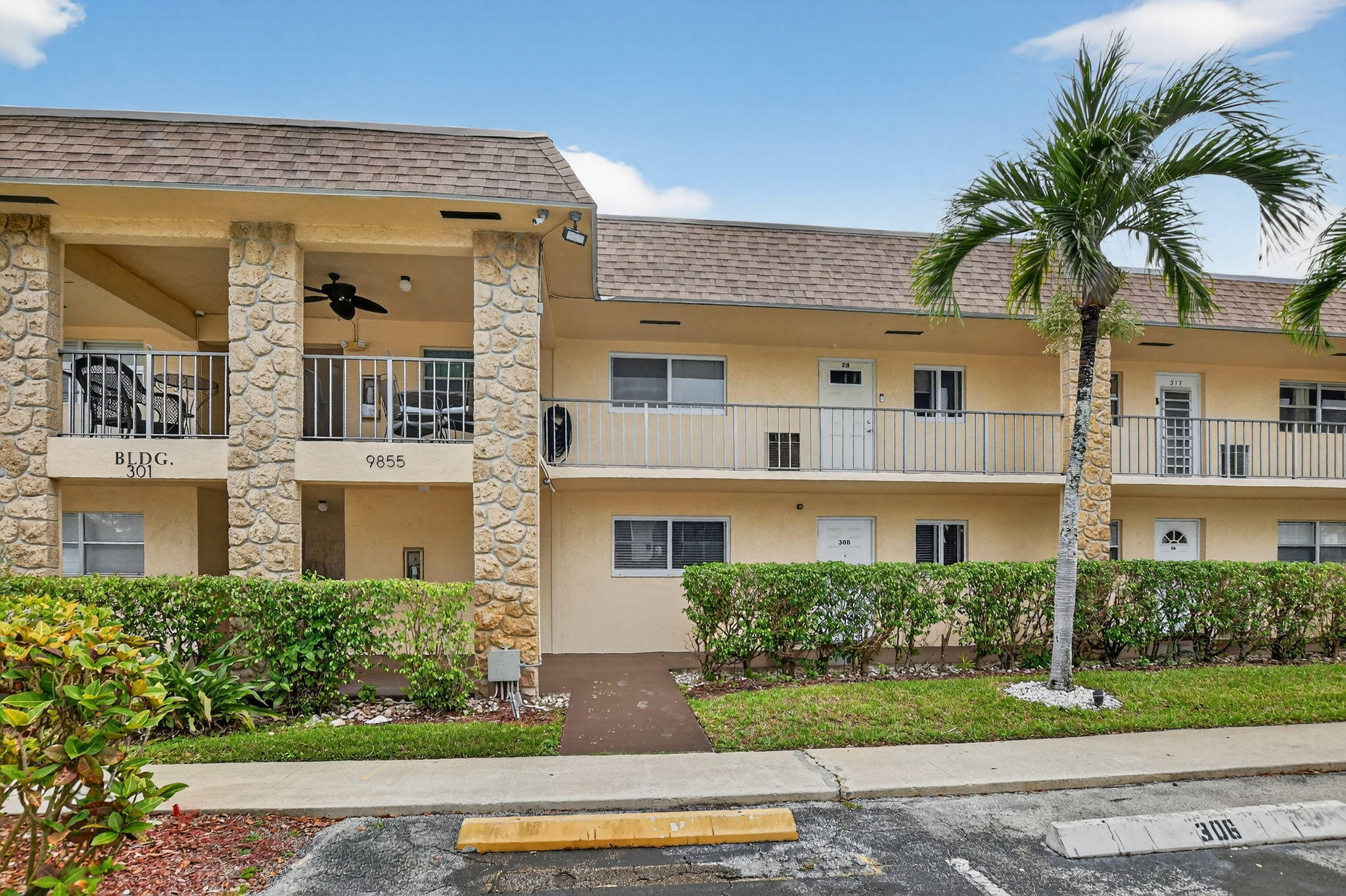 Sandalfoot Blvd, Boca Raton, FL 33428