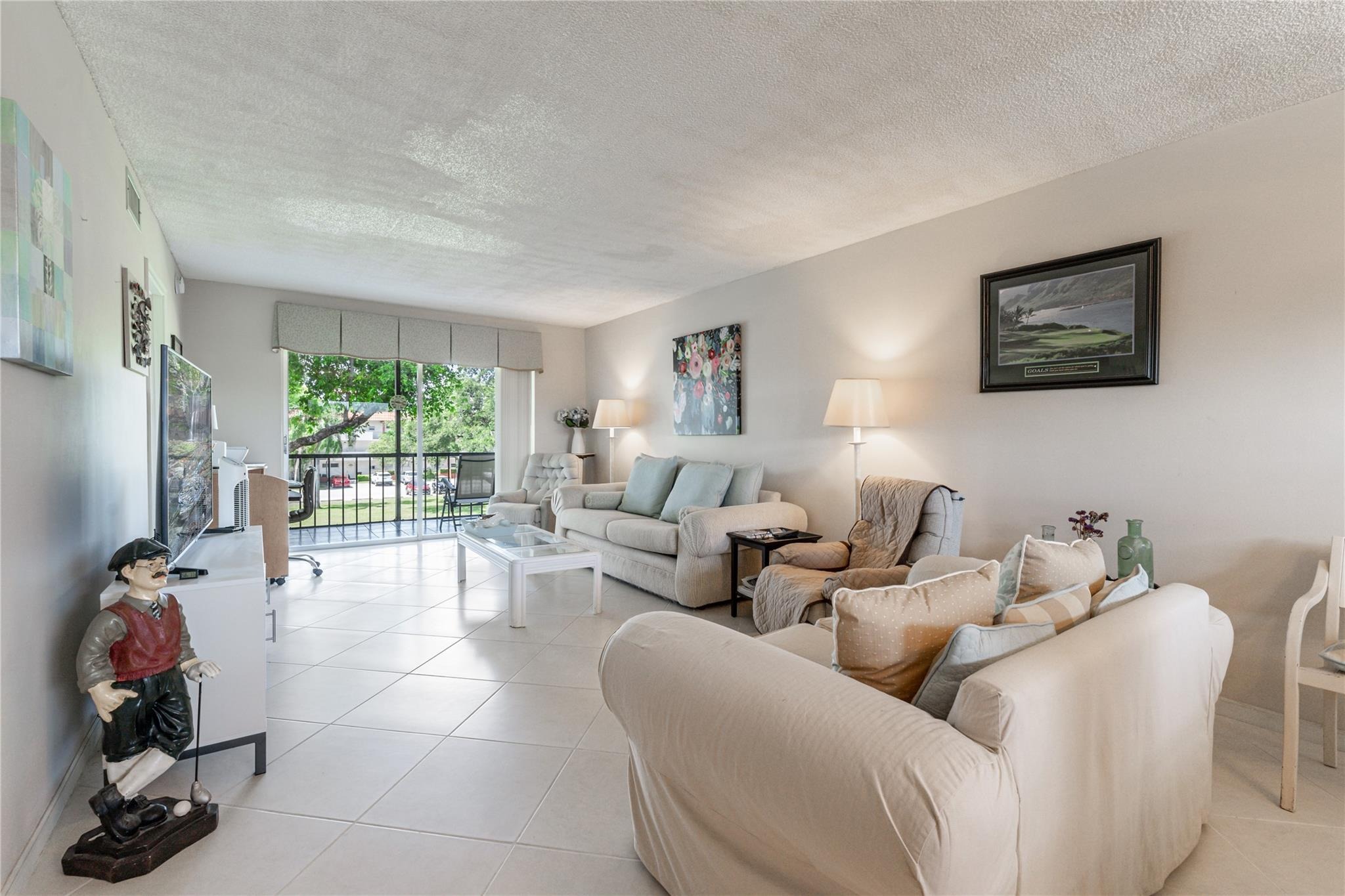 Hollybrook Dr, Pembroke Pines, FL 33025