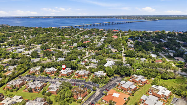 Park Shore Cir, Fort Myers, FL 33901