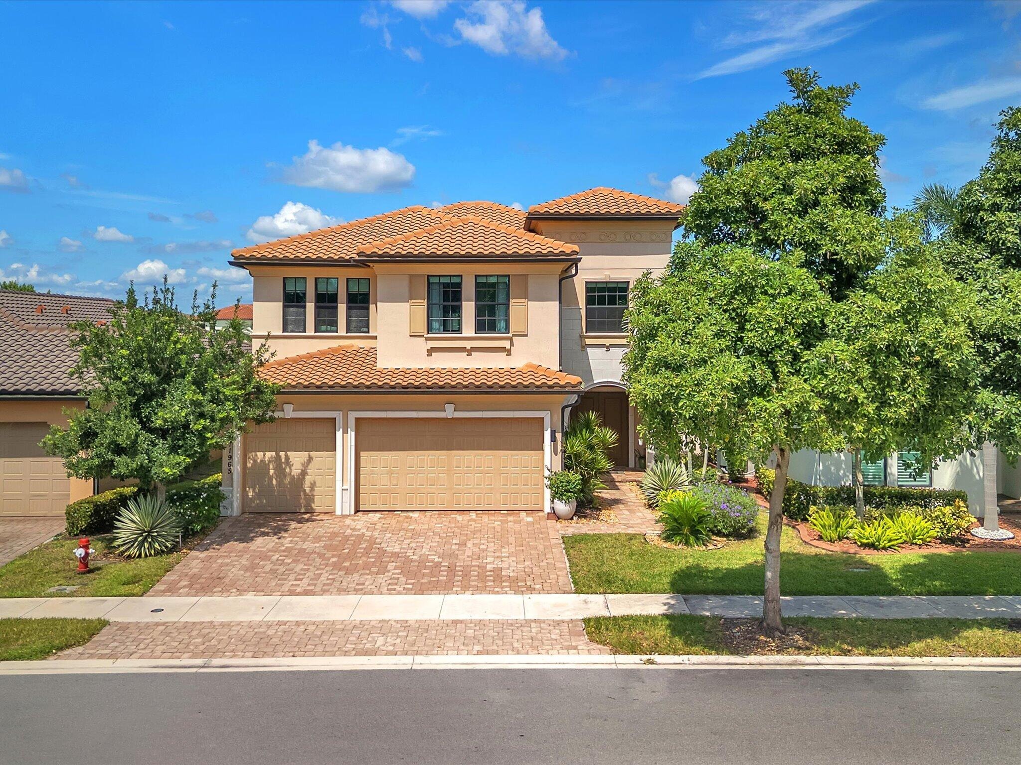 Baypoint Cir, Parkland, FL 33076