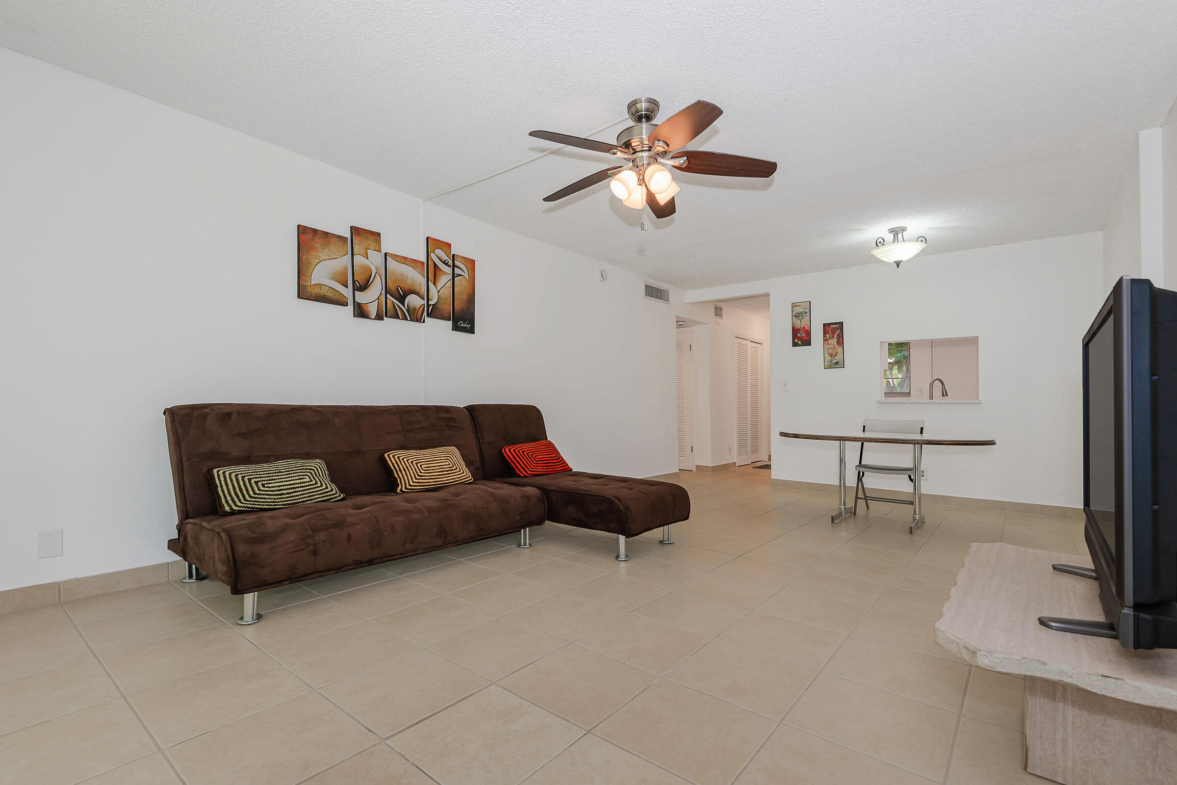 12th Ave, Hallandale Beach, FL 33009