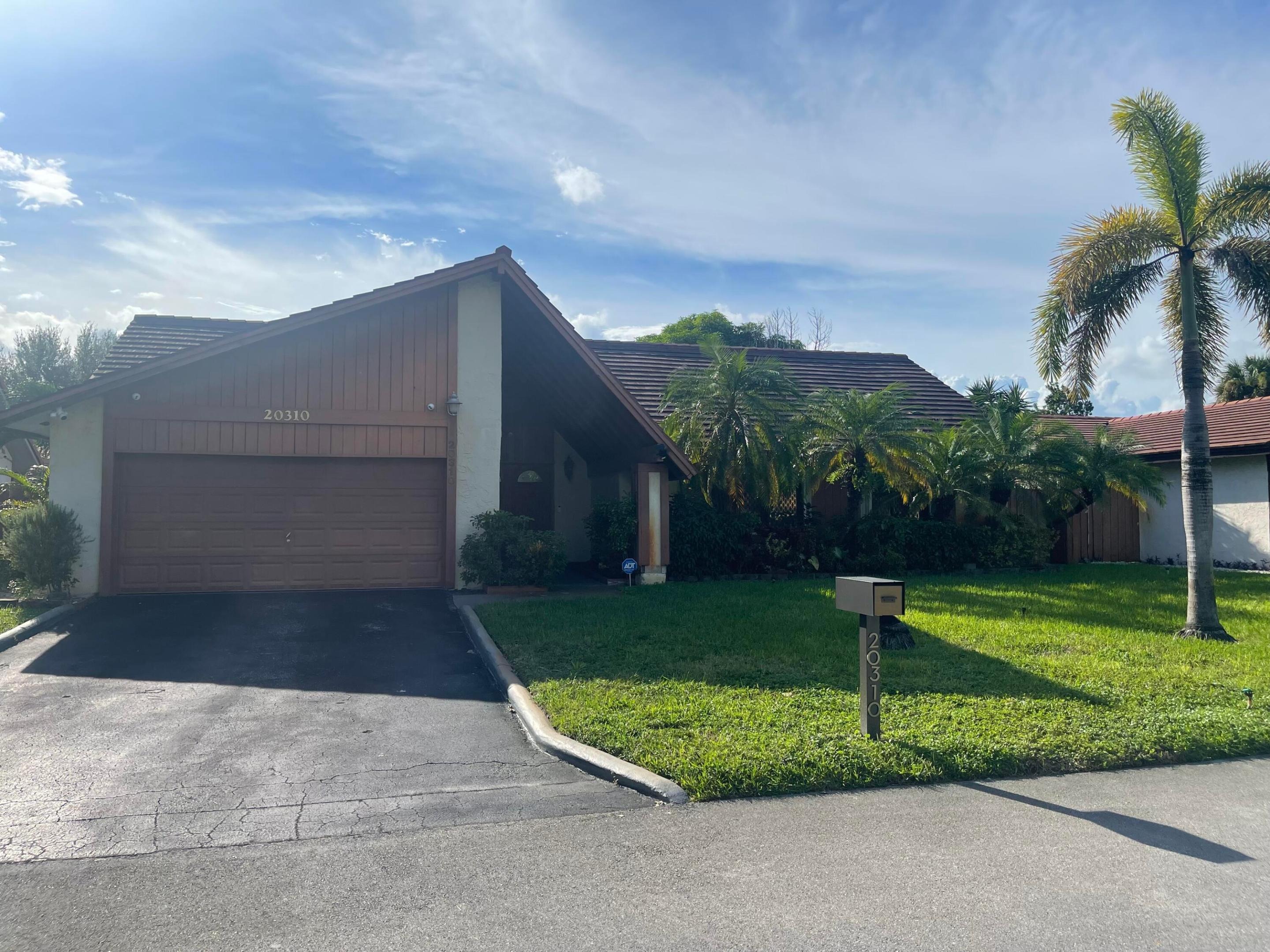 10th Pl, Miami, FL 33179