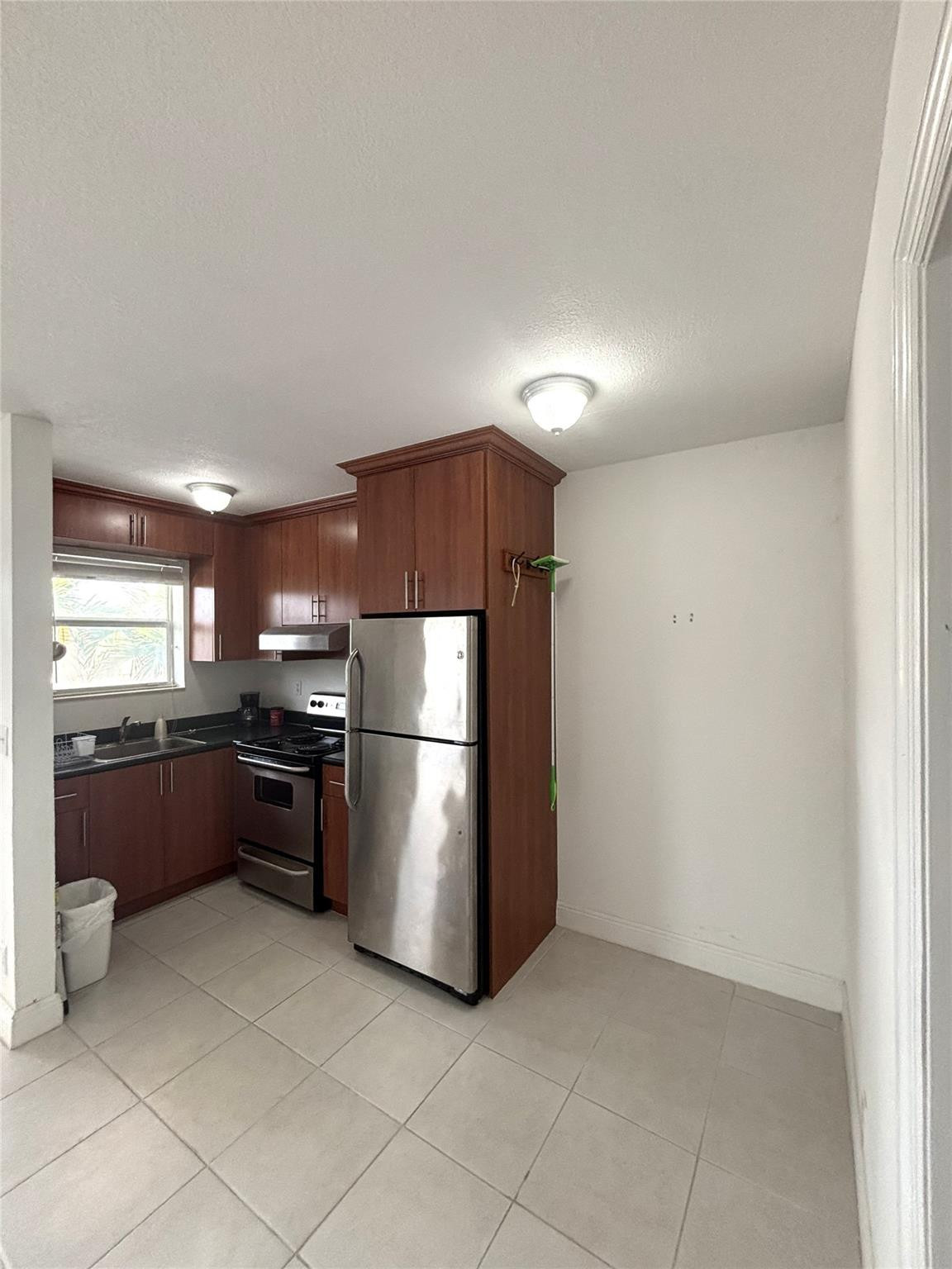 Dixie Hwy, Oakland Park, FL 33334