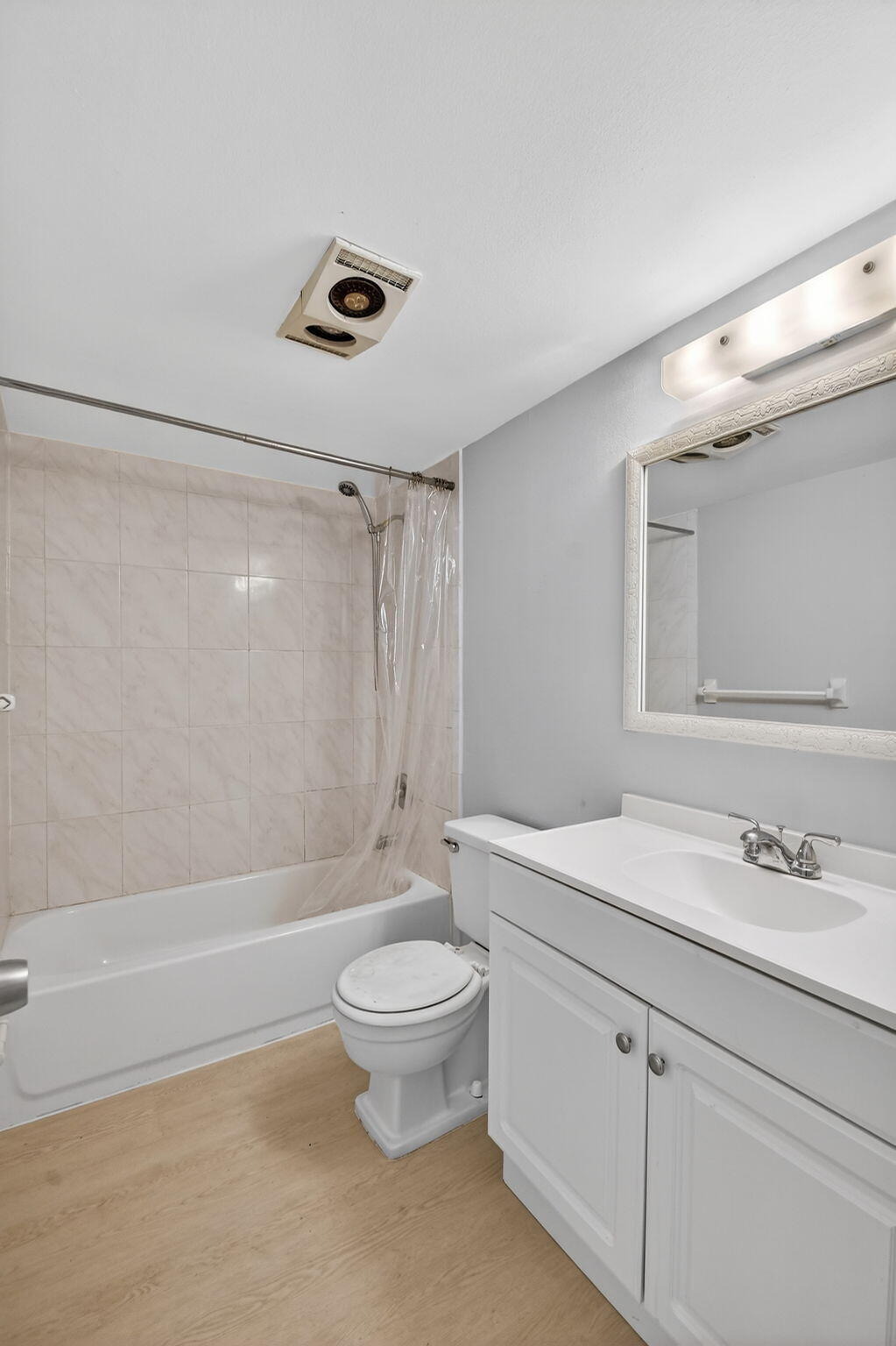Lakeside Dr, Lake Worth Beach, FL 33460