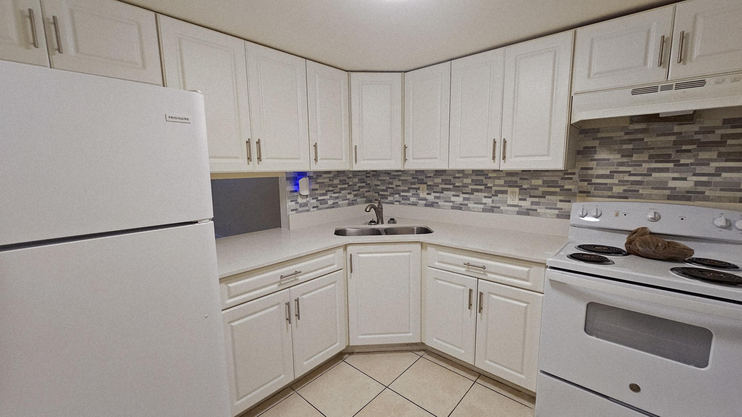3rd Ct, Plantation, FL 33317