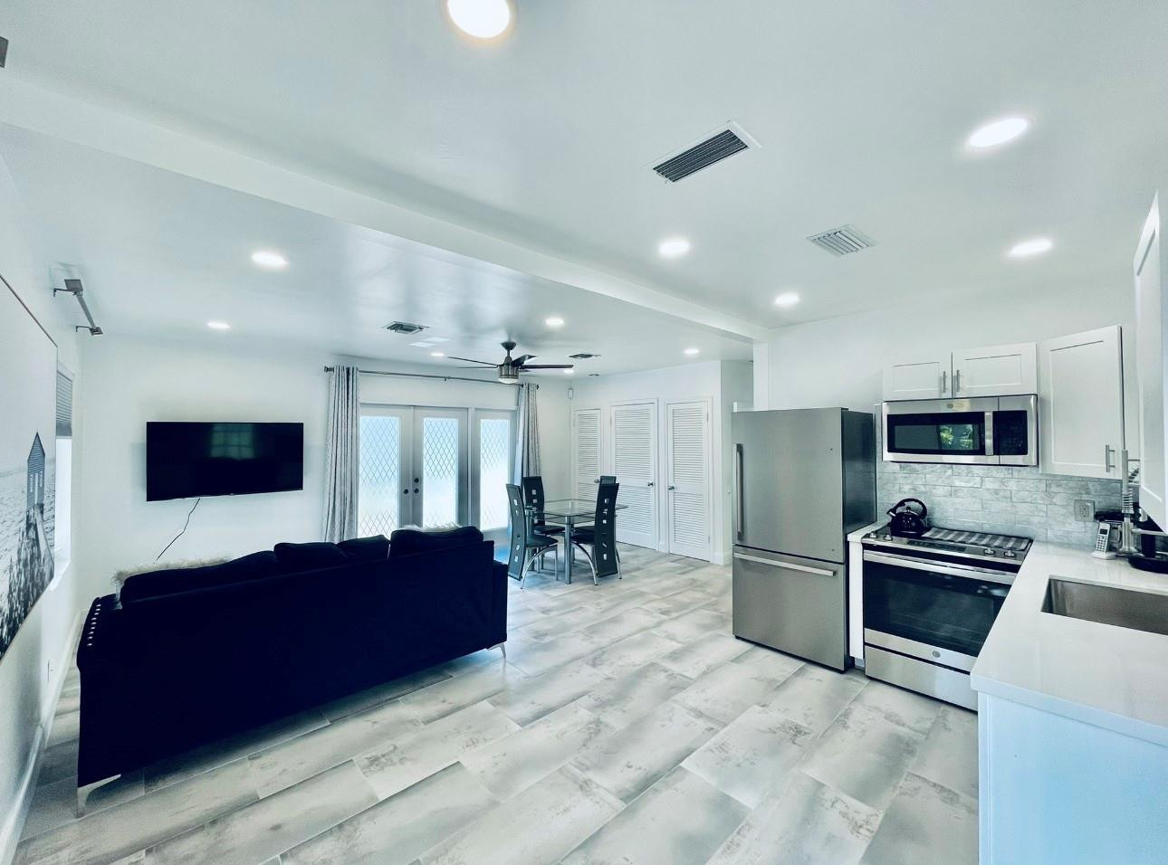 7th St, Fort Lauderdale, FL 33304