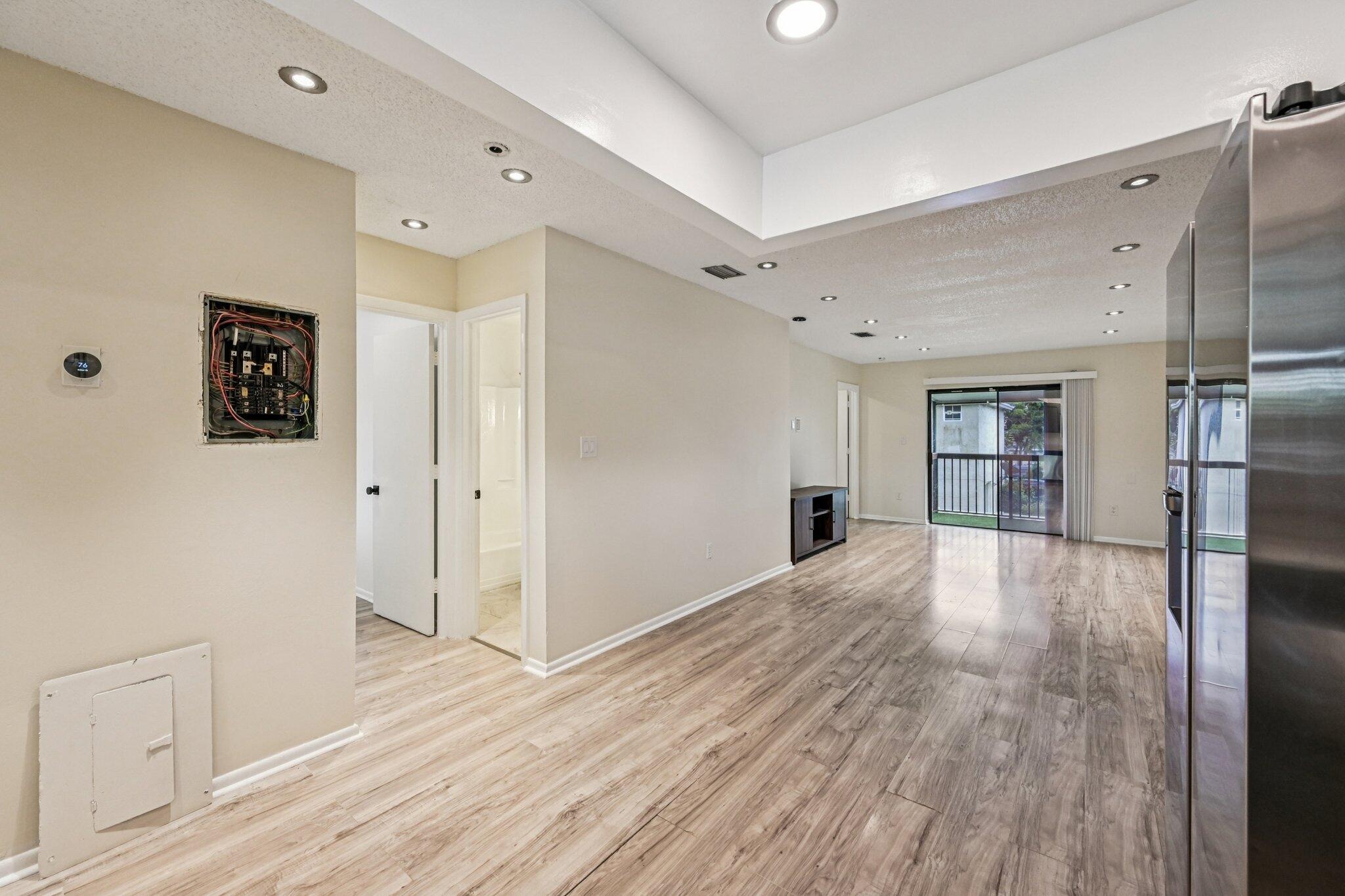 Shakerwood Cir, Tamarac, FL 33319