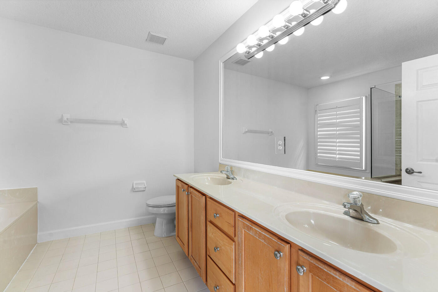 Murano Cir, Palm Beach Gardens, FL 33418