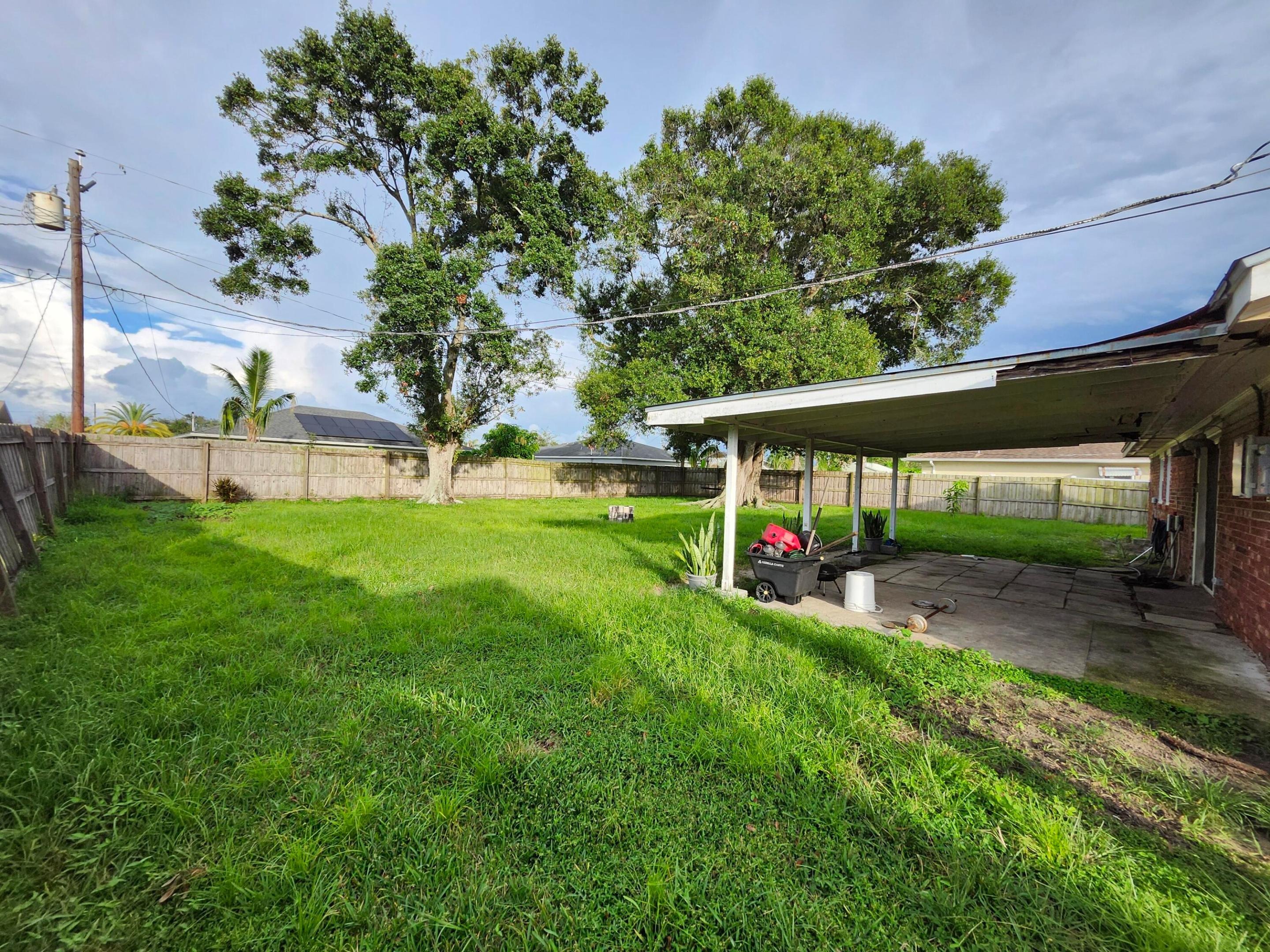 Asbury Ln, Port Saint Lucie, FL 34983