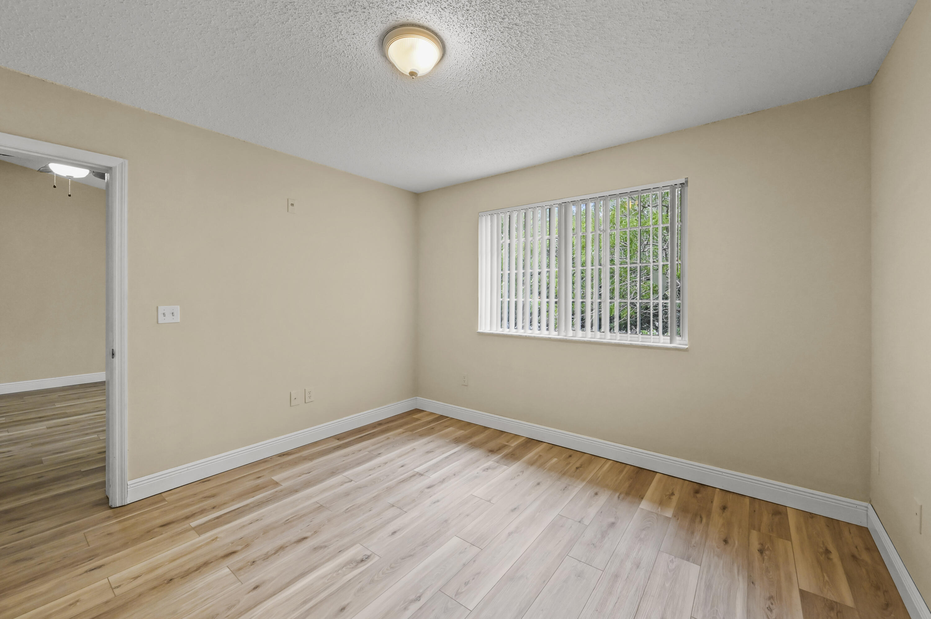 Crestwood Ct, Royal Palm Beach, FL 33411