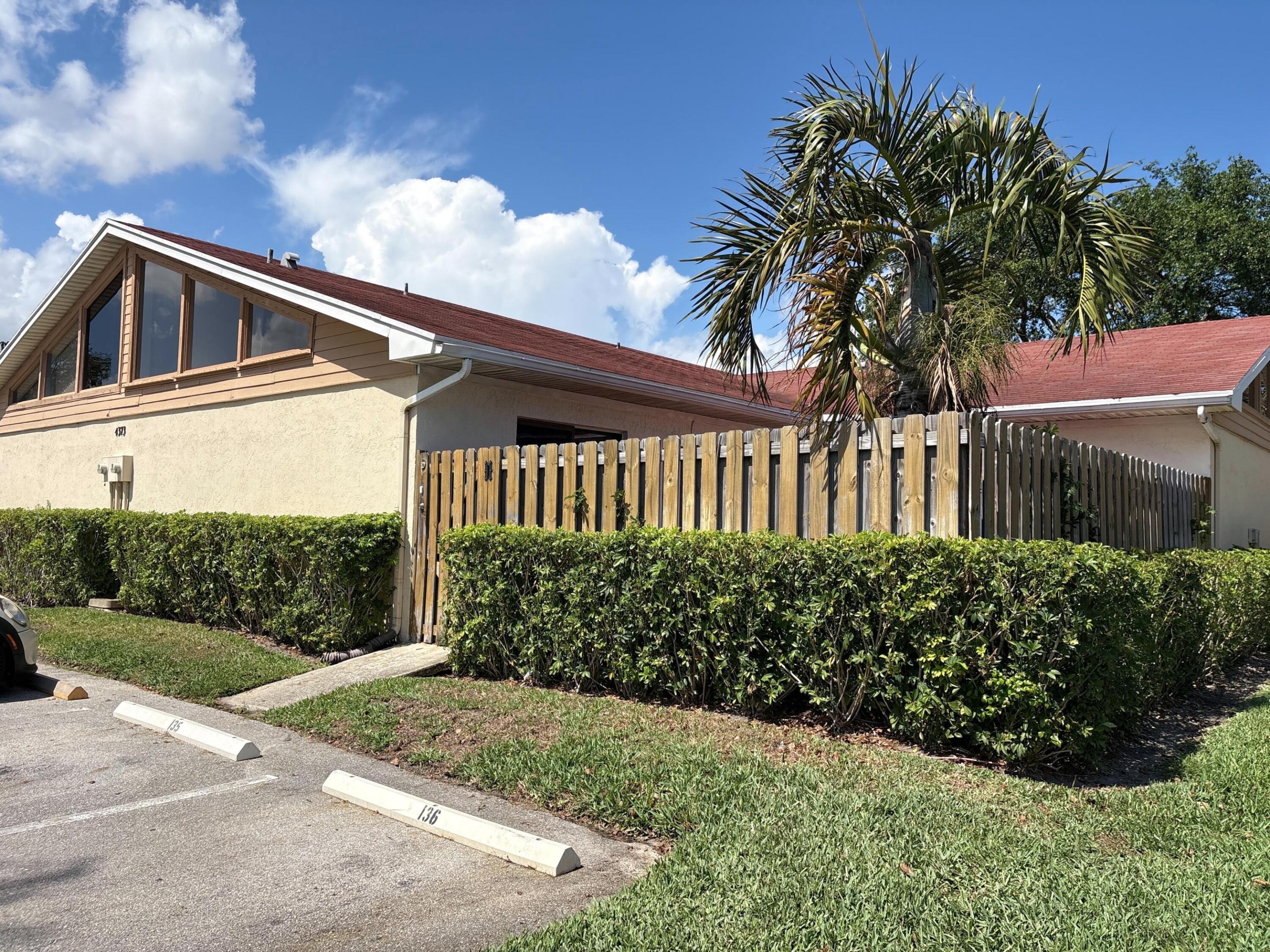 Woodstock Dr, West Palm Beach, FL 33409