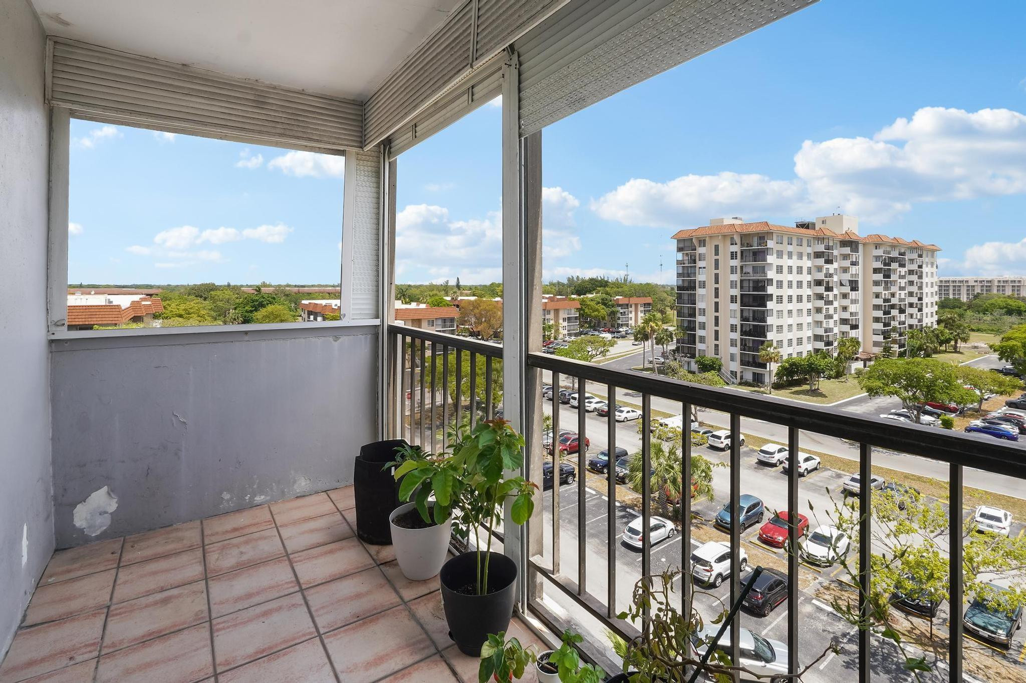 Inverrary Dr, Lauderhill, FL 33319