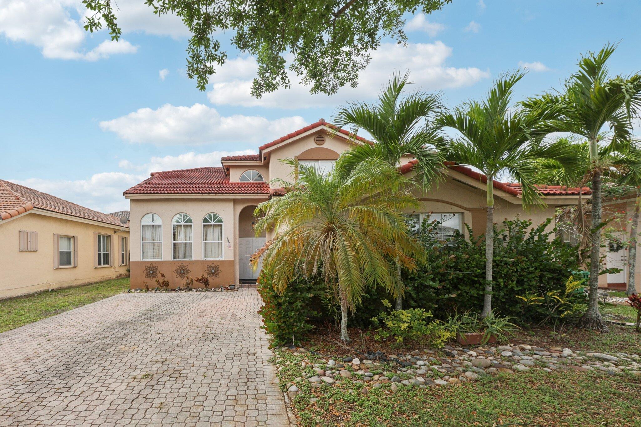 Royal Cove Cir, Davie, FL 33325