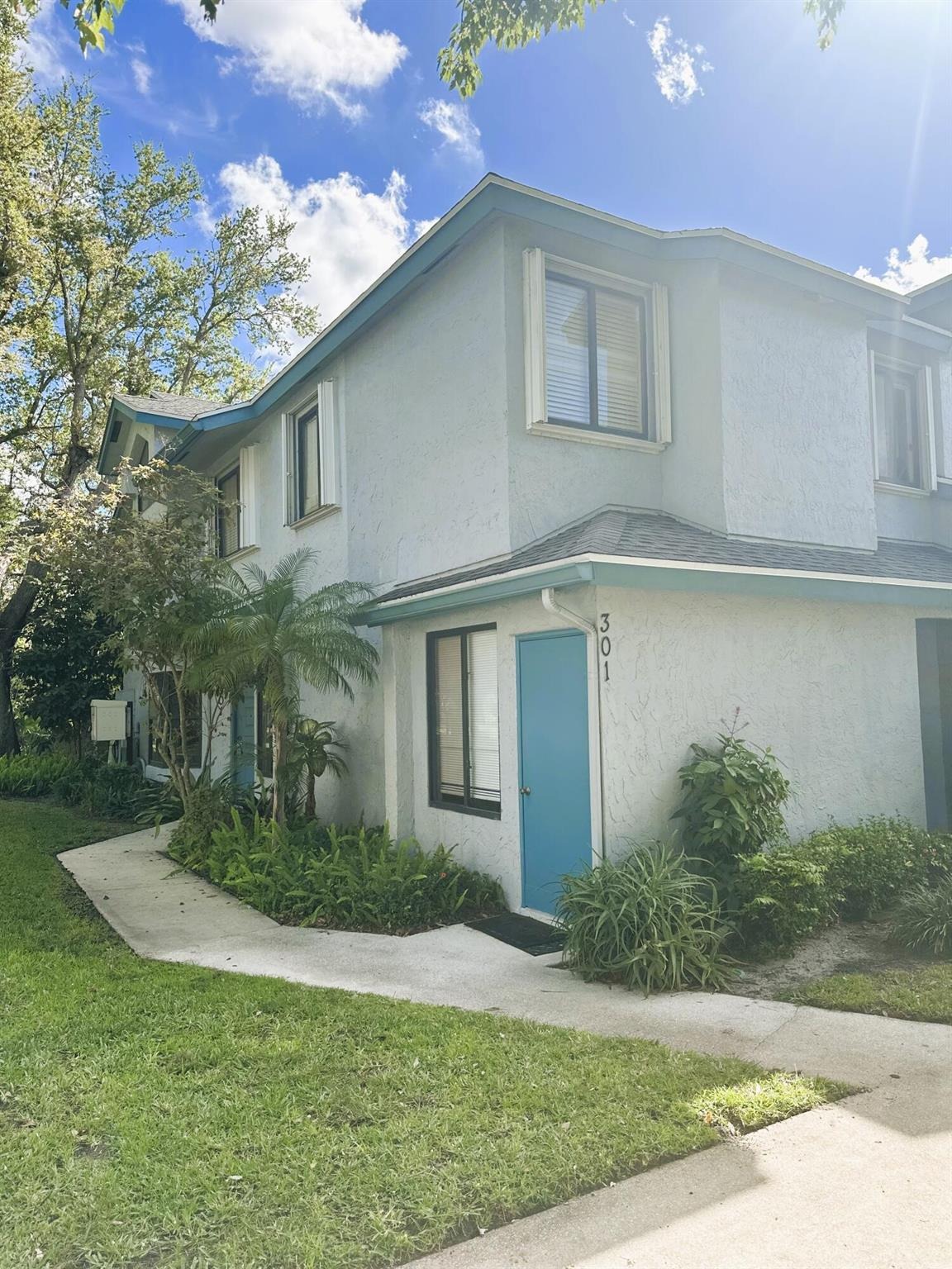 Harbour Pointe Way, Greenacres, FL 33413