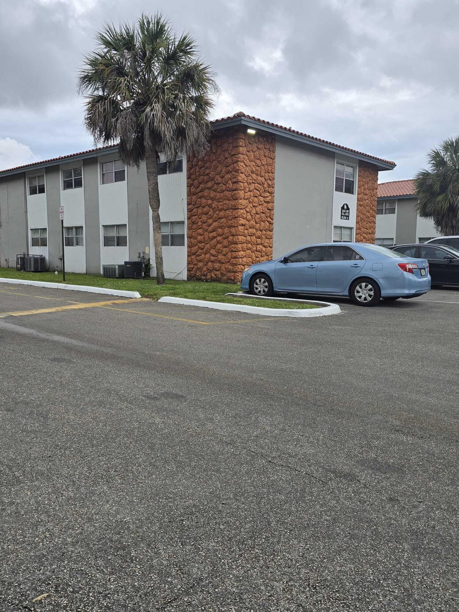 52nd Ave, North Lauderdale, FL 33068