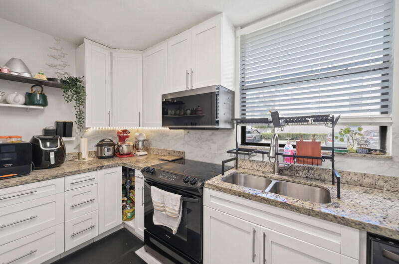 Forest Hills Dr, Coral Springs, FL 33065