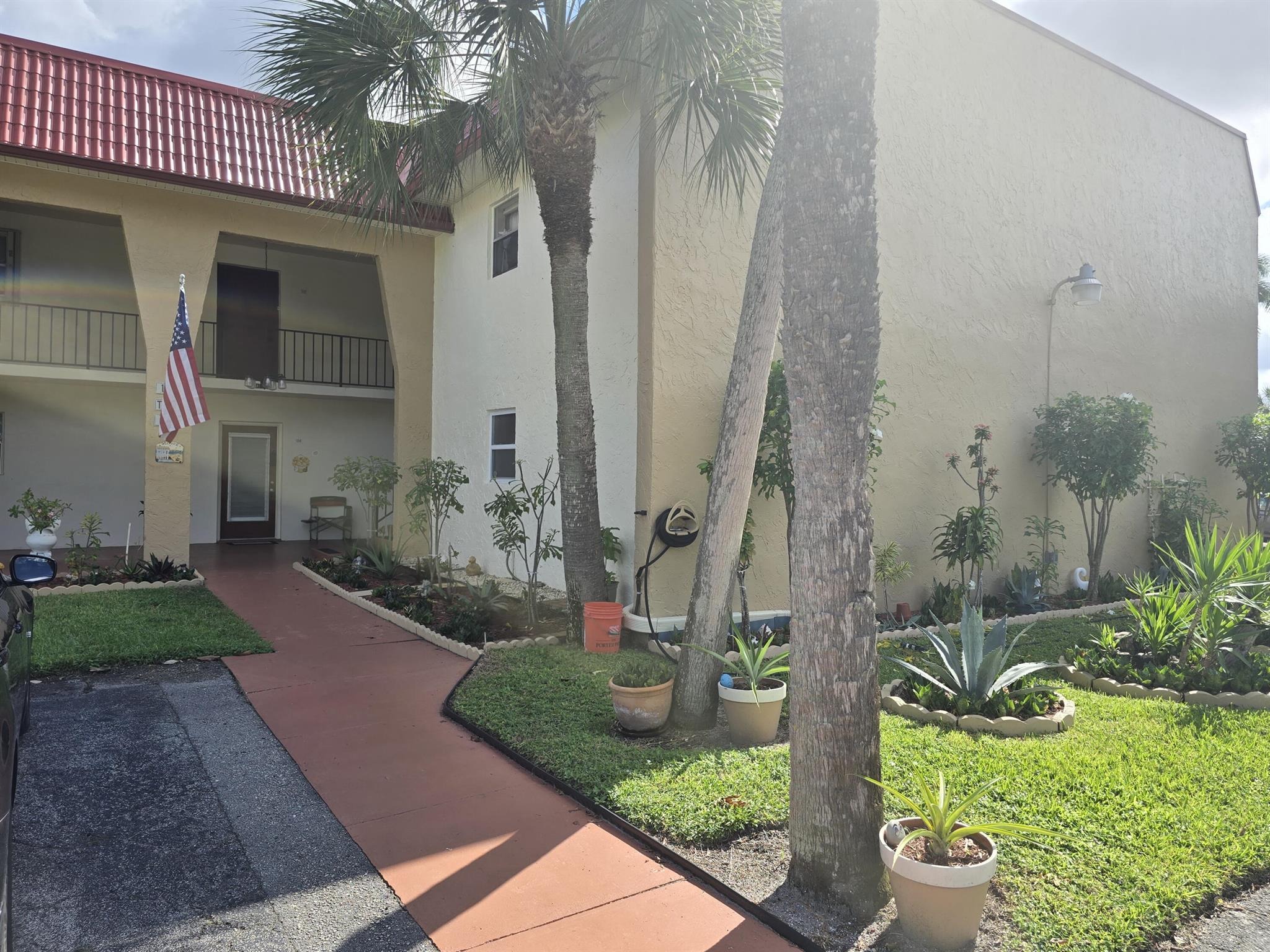 Lake Dora Dr, West Palm Beach, FL 33411