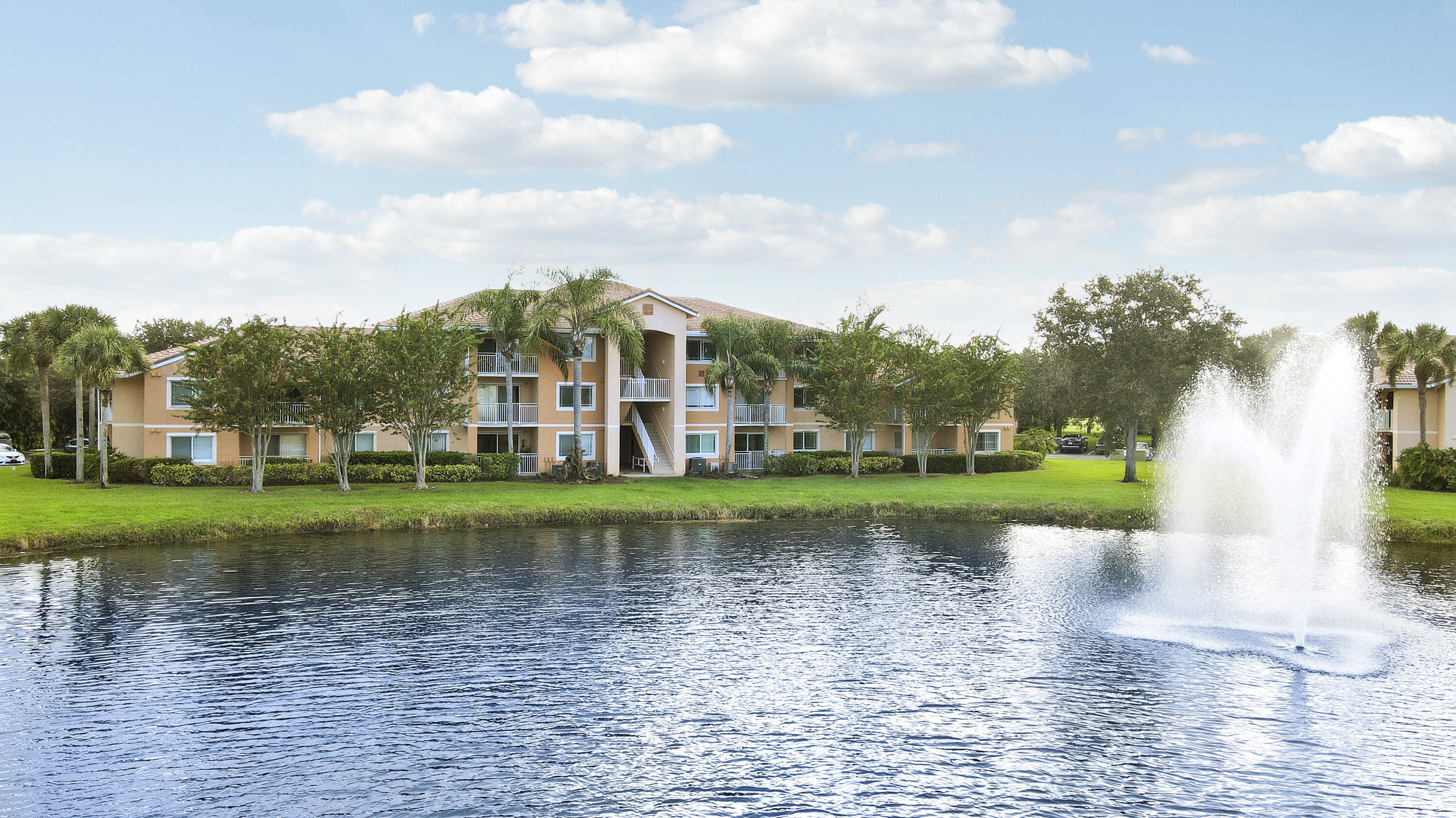 Palm Dr, Port Saint Lucie, FL 34986