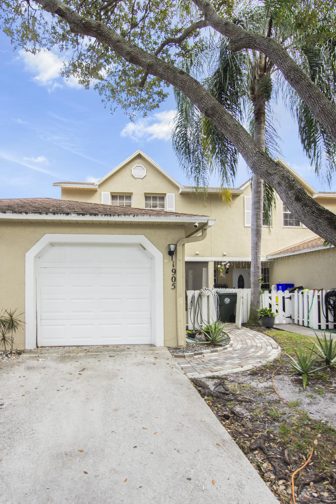 Maplewood Dr, Greenacres, FL 33415