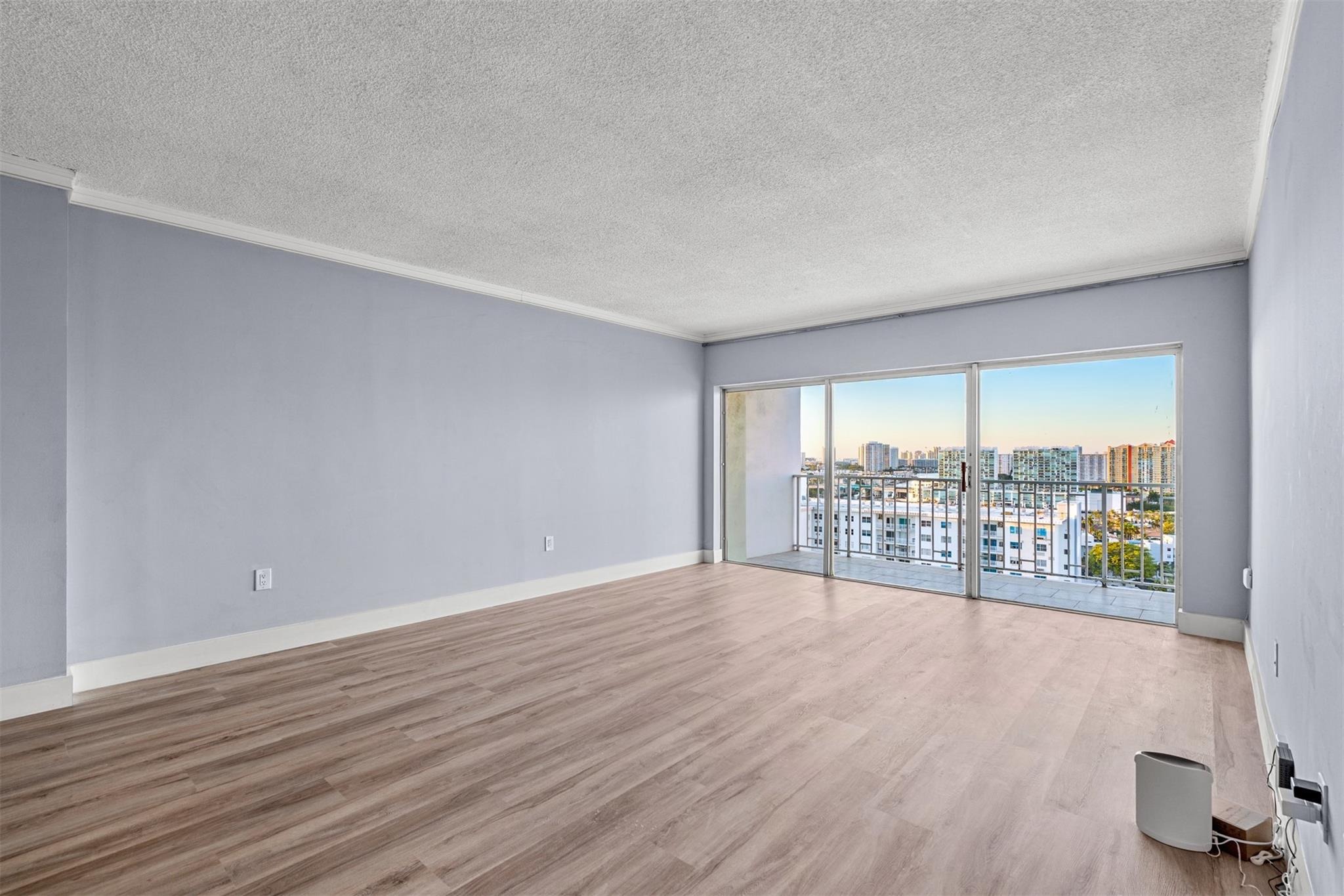 Bayview Dr, Sunny Isles Beach, FL 33160