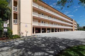 Cypress Rd, Plantation, FL 33317