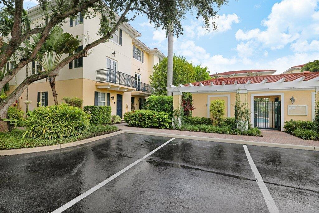 Dixie Hwy, Lake Worth Beach, FL 33460