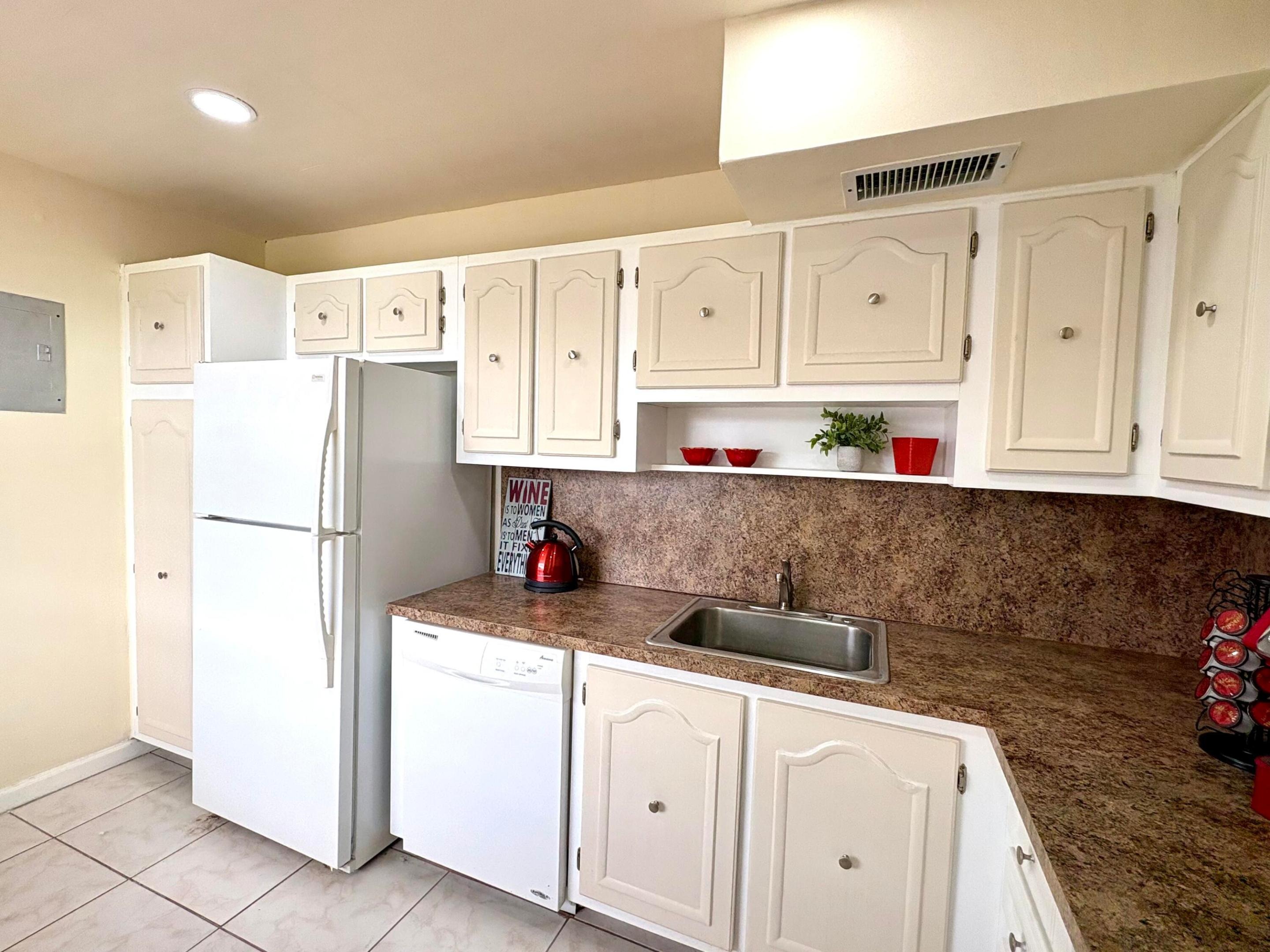 44th Ave, Lauderdale Lakes, FL 33319