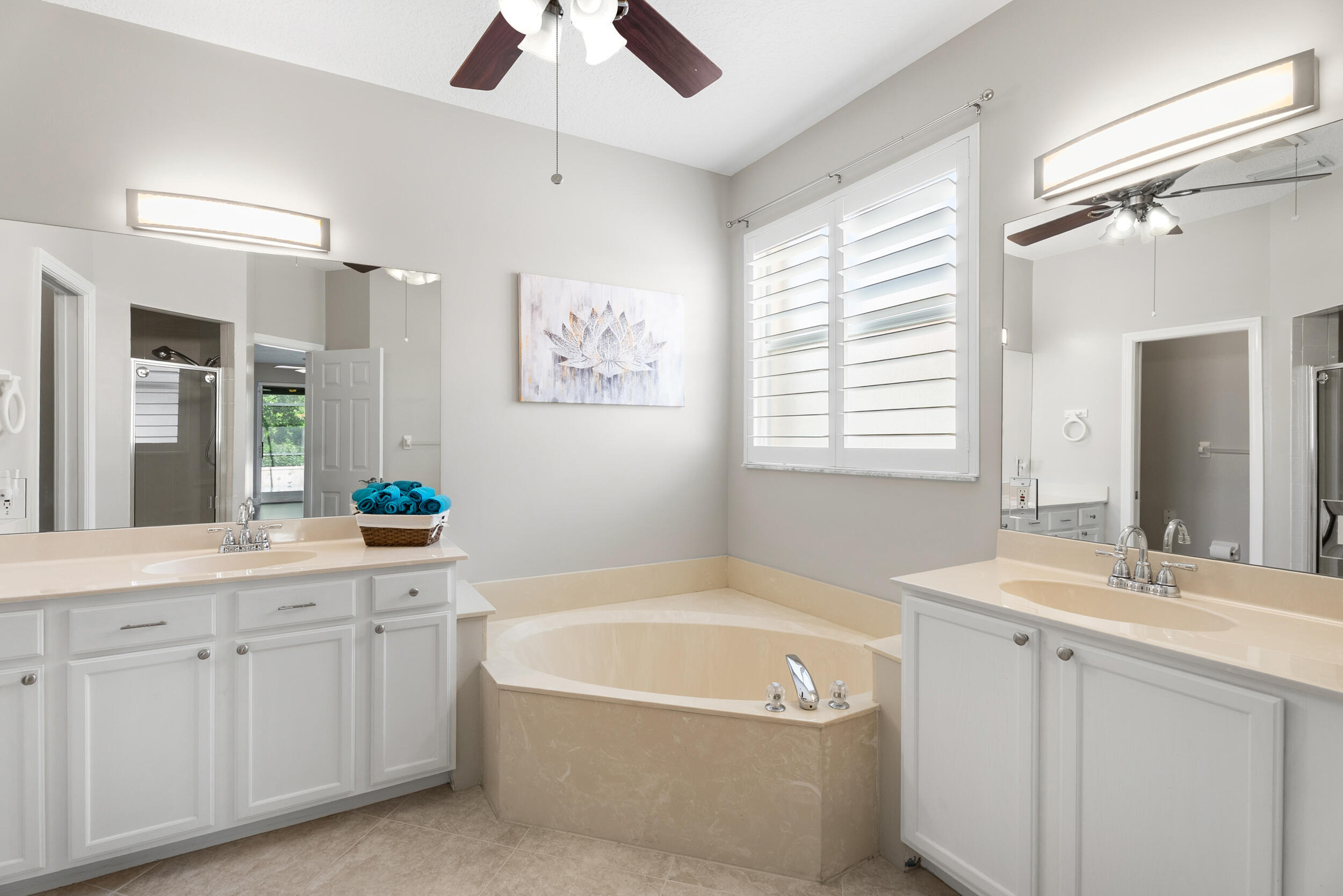 Hidden Hollow Dr, Palm Beach Gardens, FL 33418