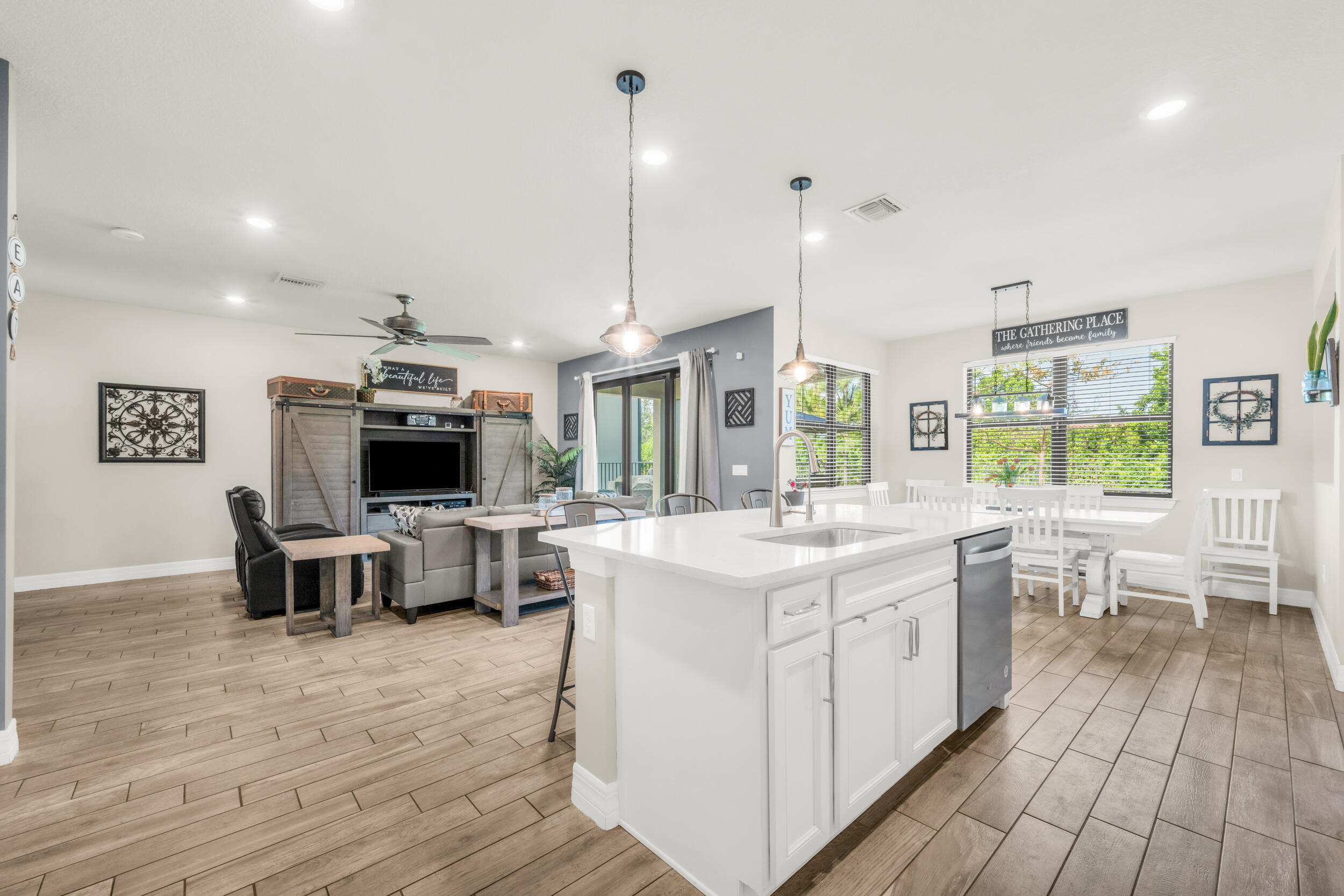 Chantilly Rd, Lake Worth, FL 33467
