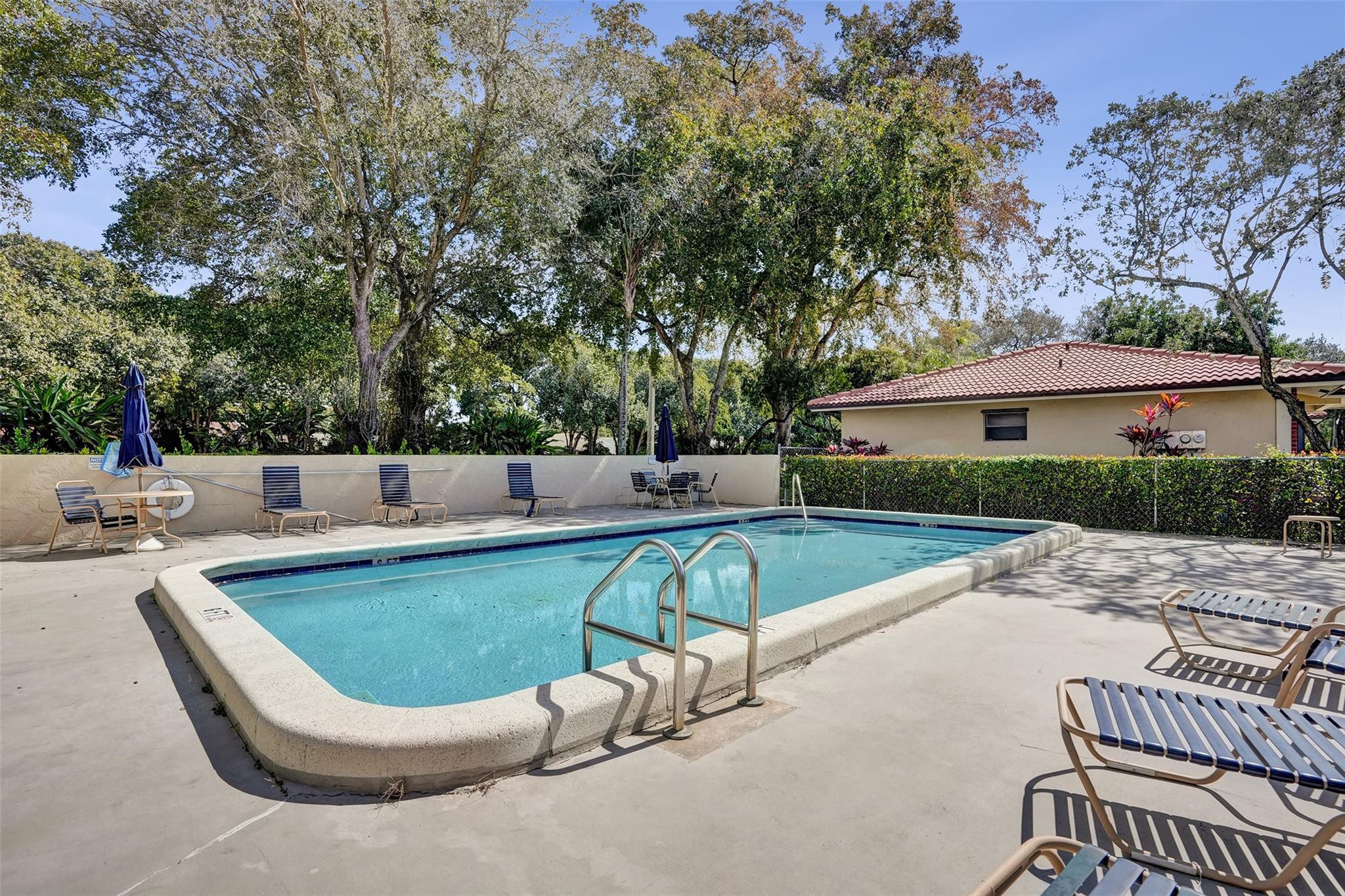 4th St, Coral Springs, FL 33071