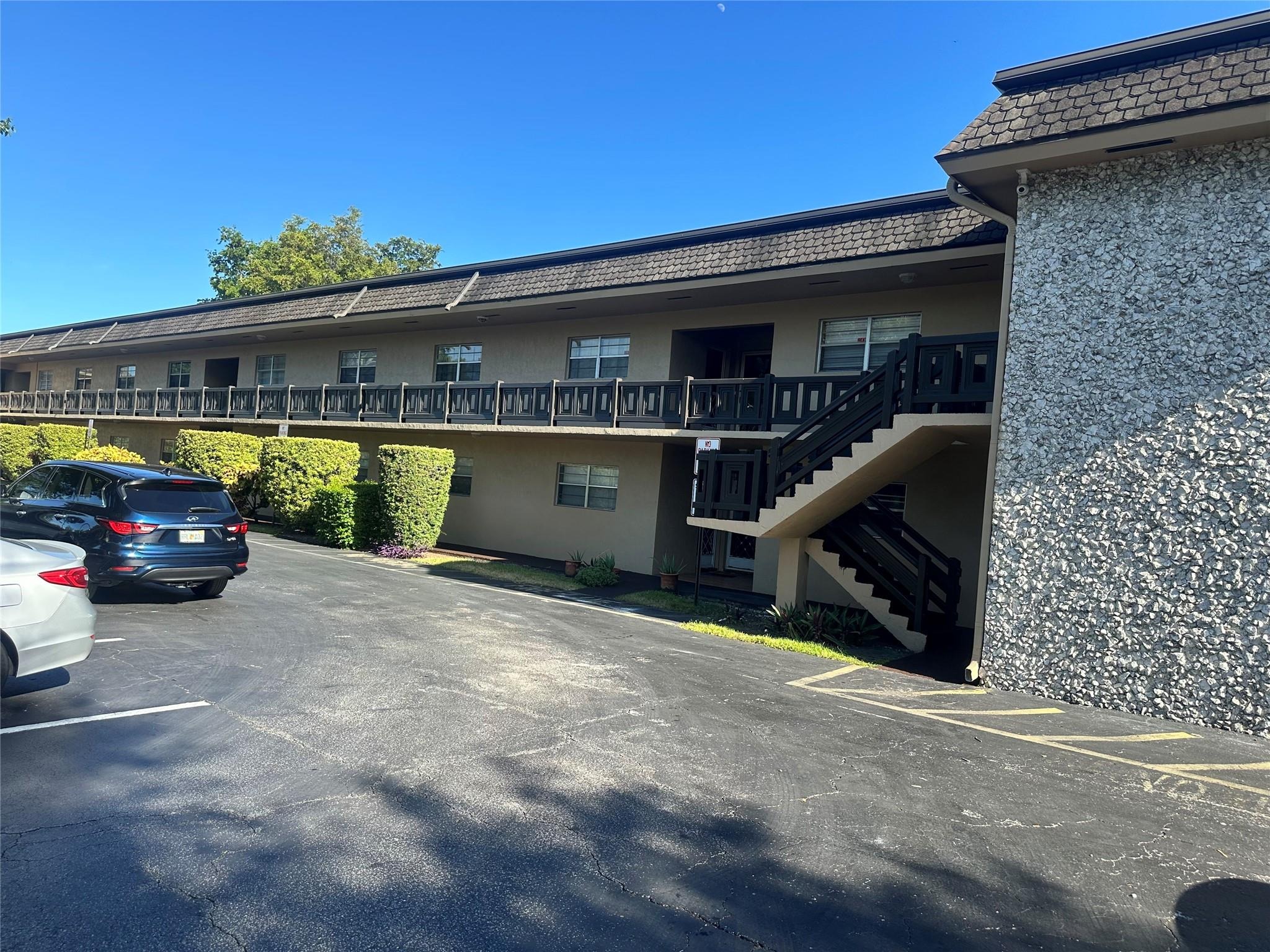17th Pl, Sunrise, FL 33313
