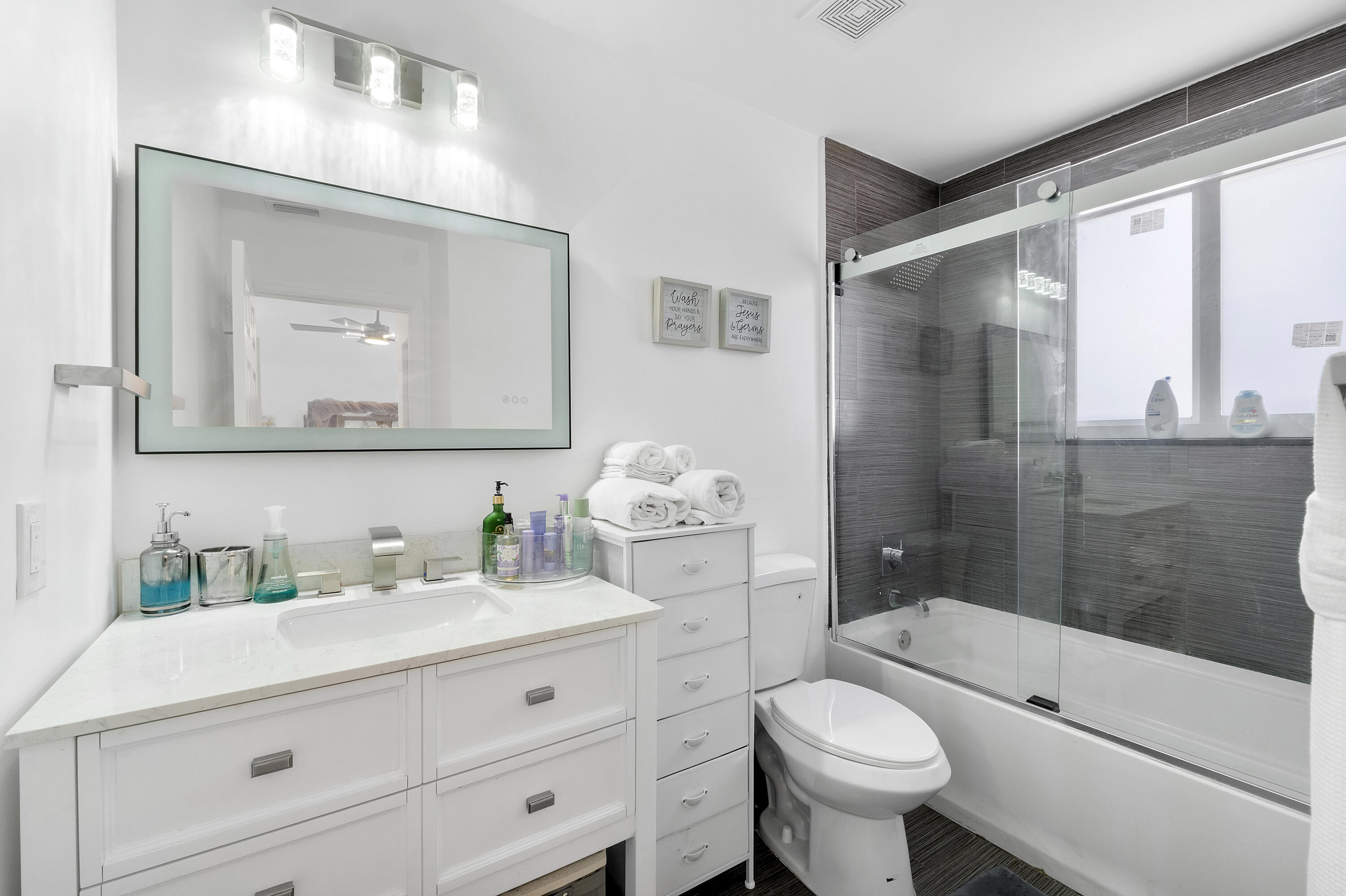 Seagrape Cir, Margate, FL 33063