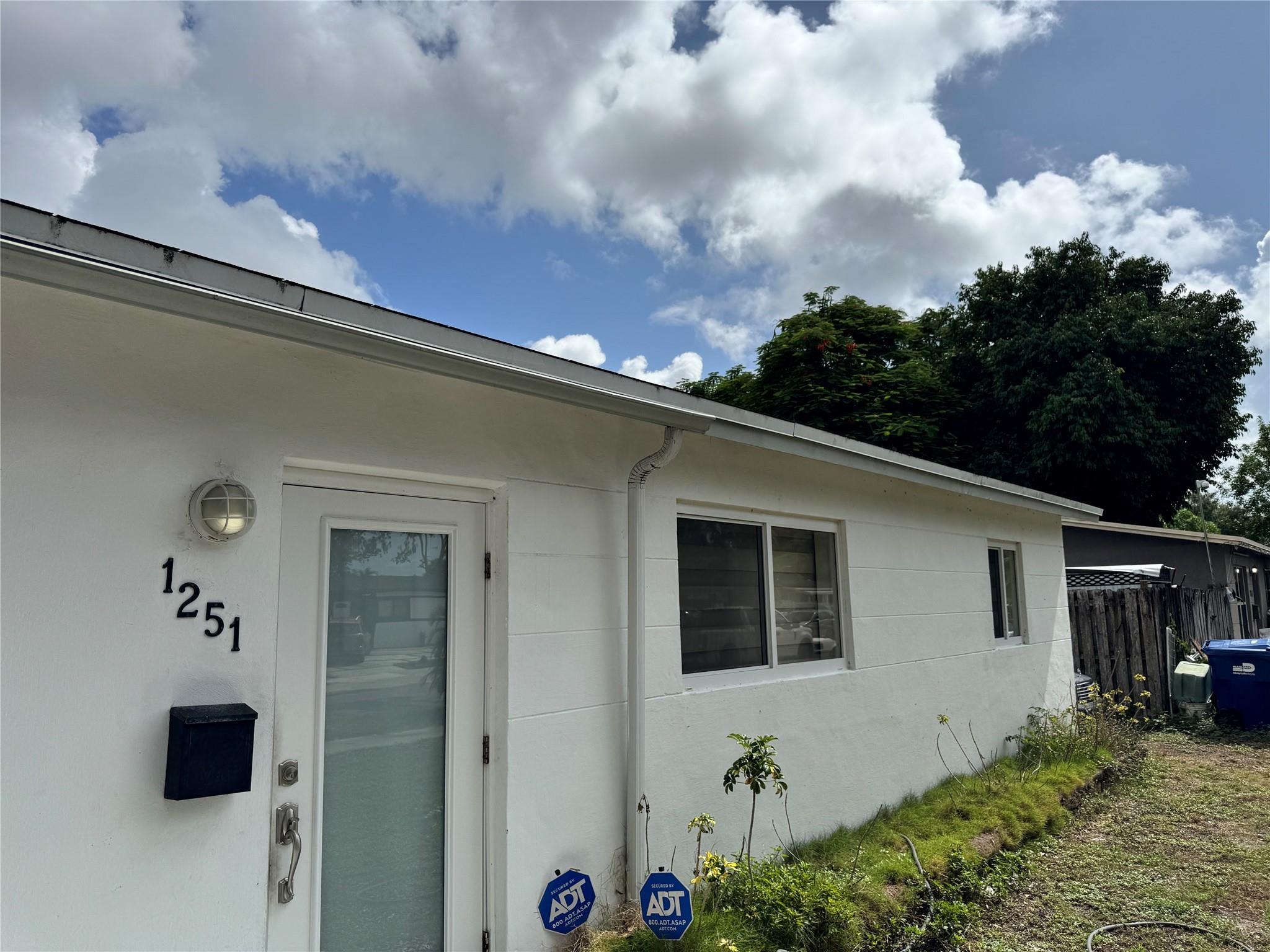 208th Ter, Miami, FL 33179