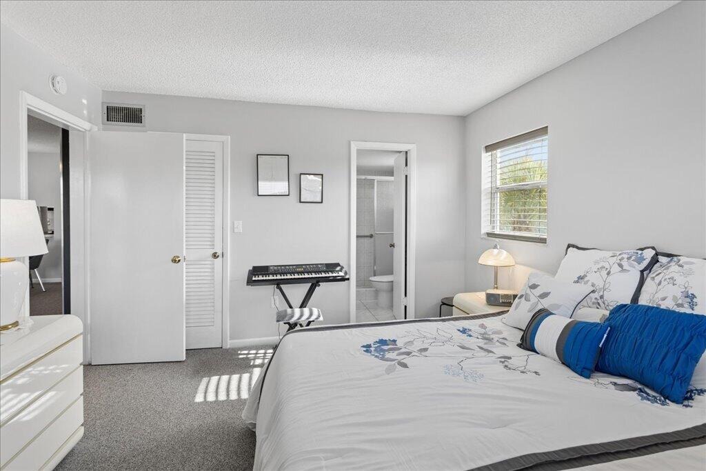 Sunrise Lakes Blvd, Sunrise, FL 33322
