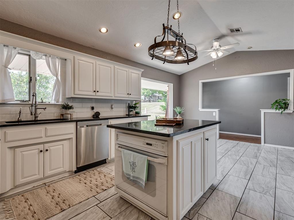 Pearl St, Chickasha, OK 73018