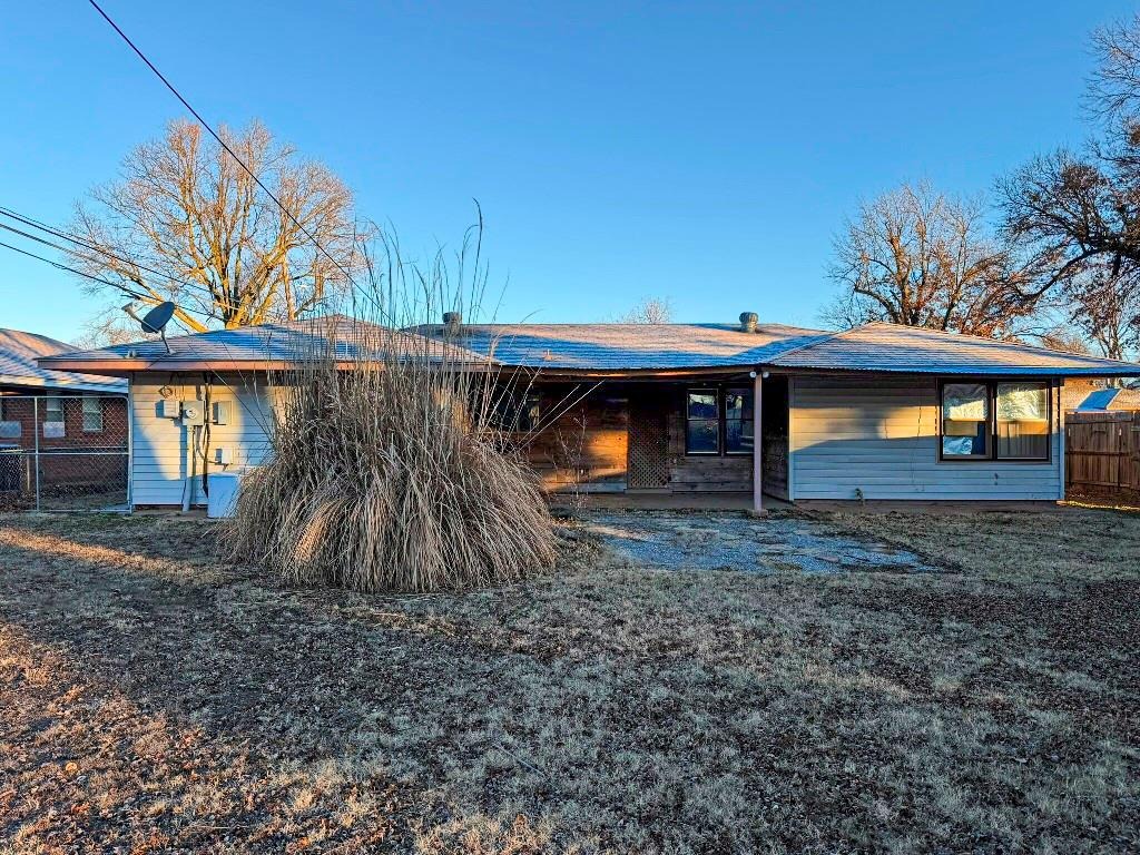 Thompson Ave, Enid, OK 73703