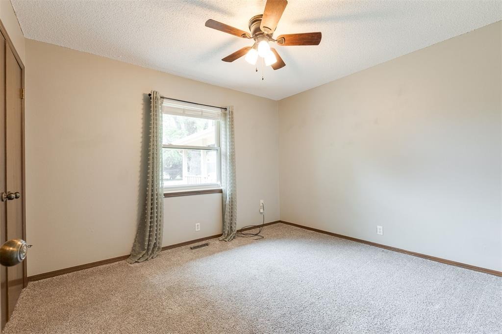 Elwood Dr, Edmond, OK 73013