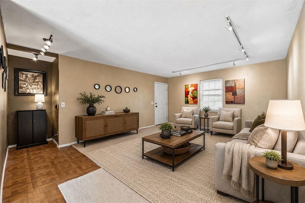 May Ave, Oklahoma City, OK 73120
