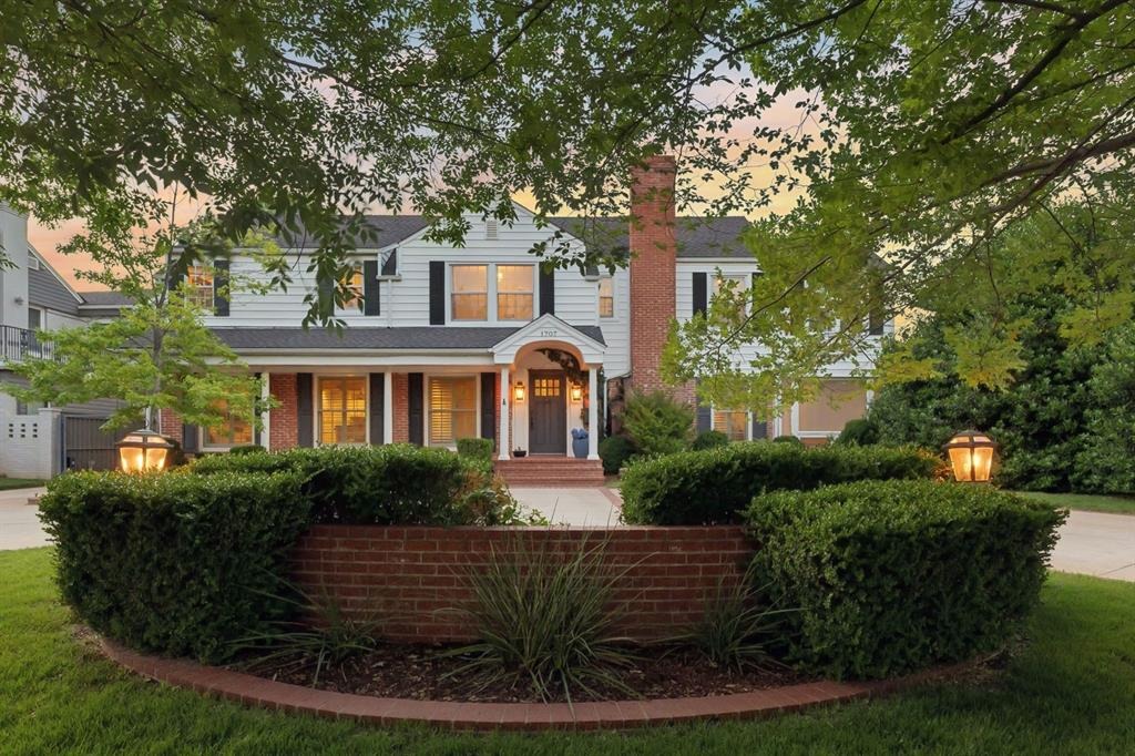 Pennington Way, Nichols Hills, OK 73116