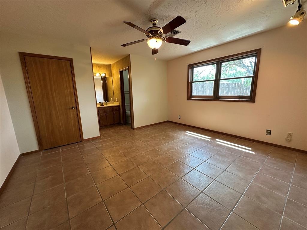 Lynn Ln, Weatherford, OK 73096