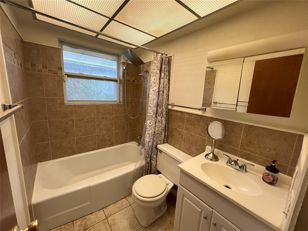Cherokee Dr, Warr Acres, OK 73132 #1
