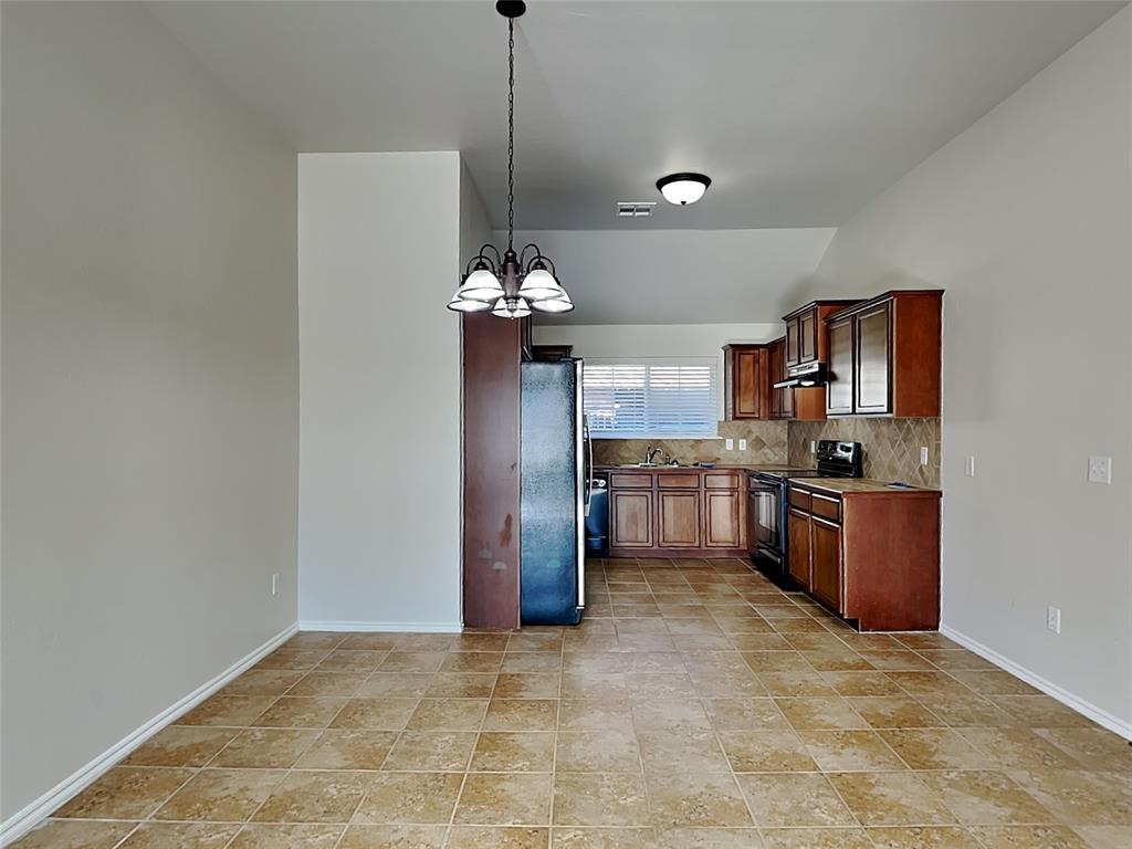Robin Ridge Ln, Edmond, OK 73012