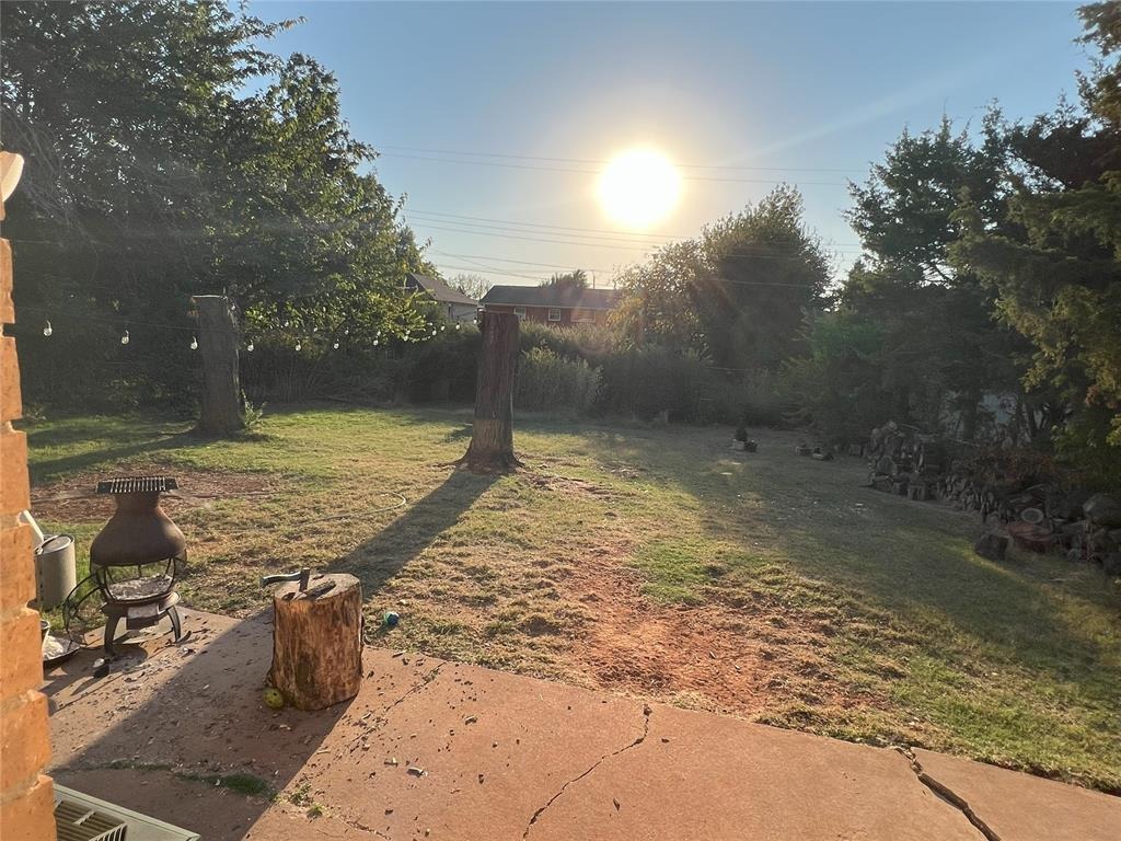 Cherokee Dr, Warr Acres, OK 73132