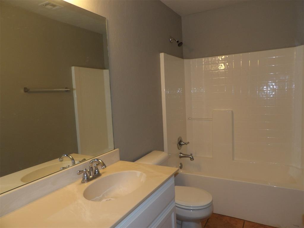 Apple Blossom Cir, Moore, OK 73160