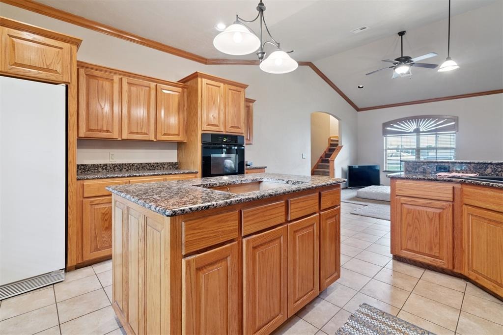 Choctaw St, Lindsay, OK 73052