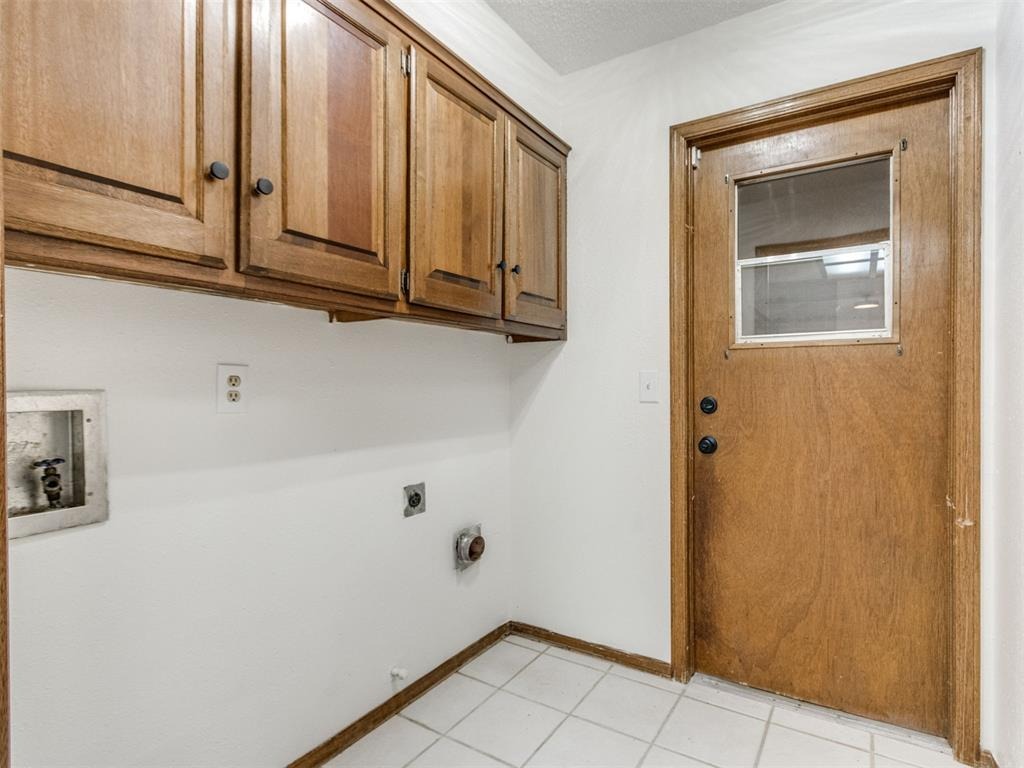 Rolling Lane Cir, Oklahoma City, OK 73110