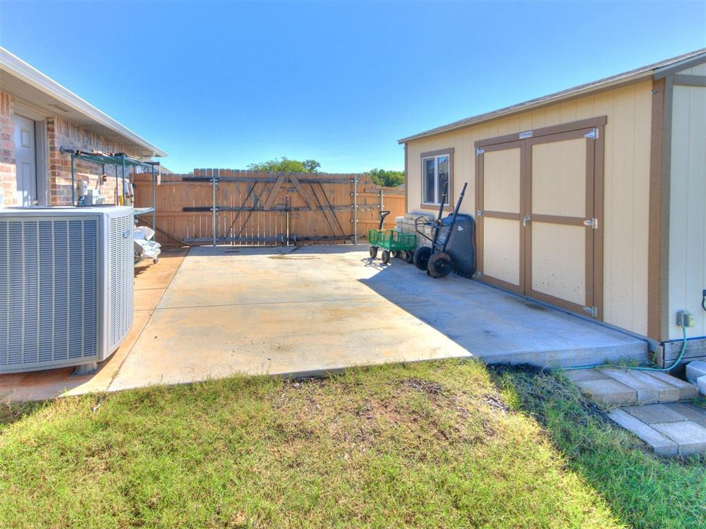 Edgewater Dr, Moore, OK 73160 #1
