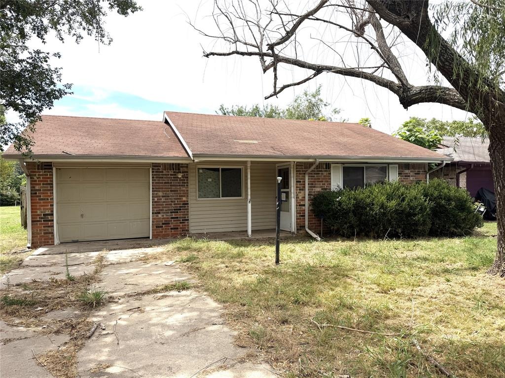 Midland St, Shawnee, OK 74804